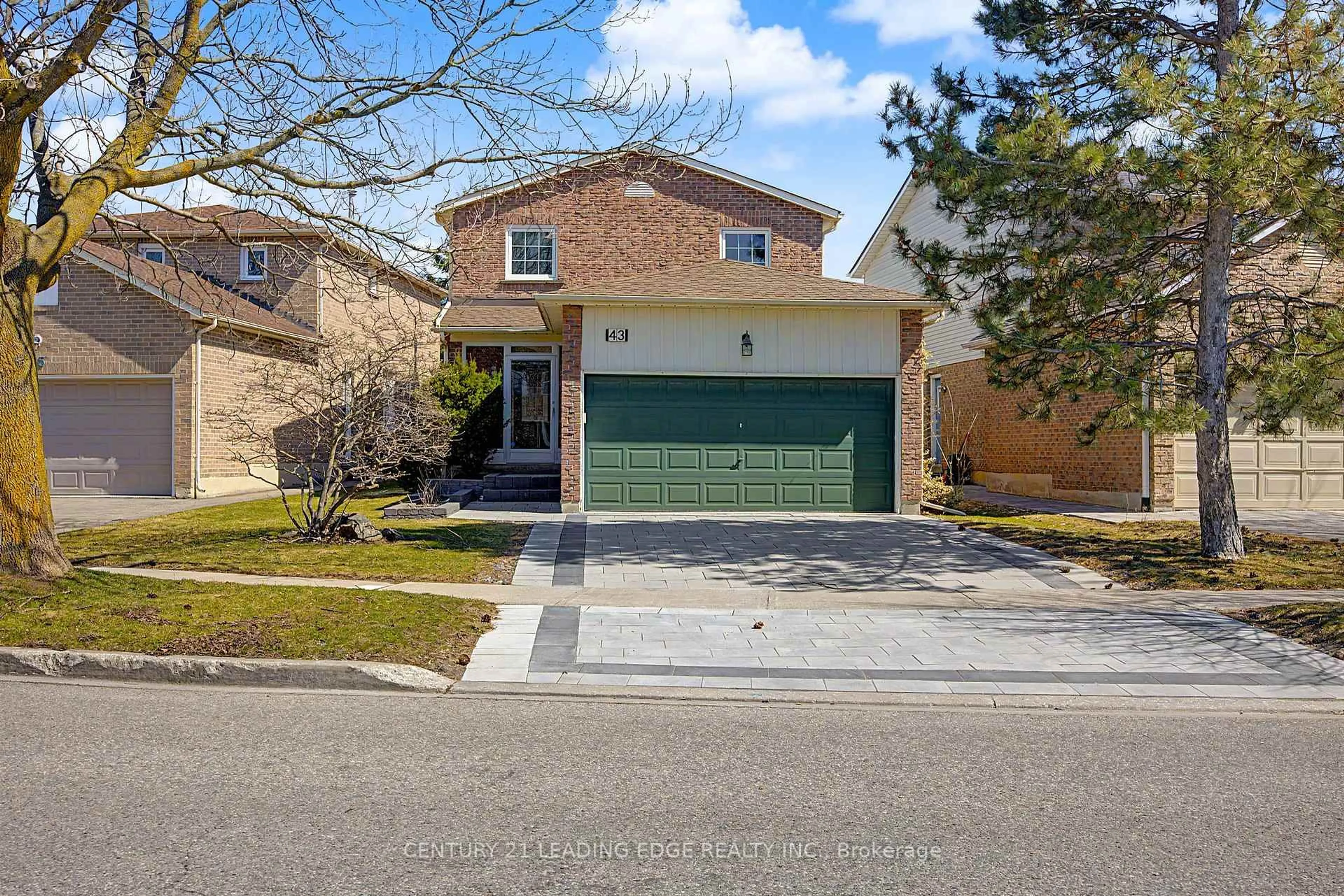 A pic from outside/outdoor area/front of a property/back of a property/a pic from drone, street for 43 Nightstar Dr, Richmond Hill Ontario L4C 8H8
