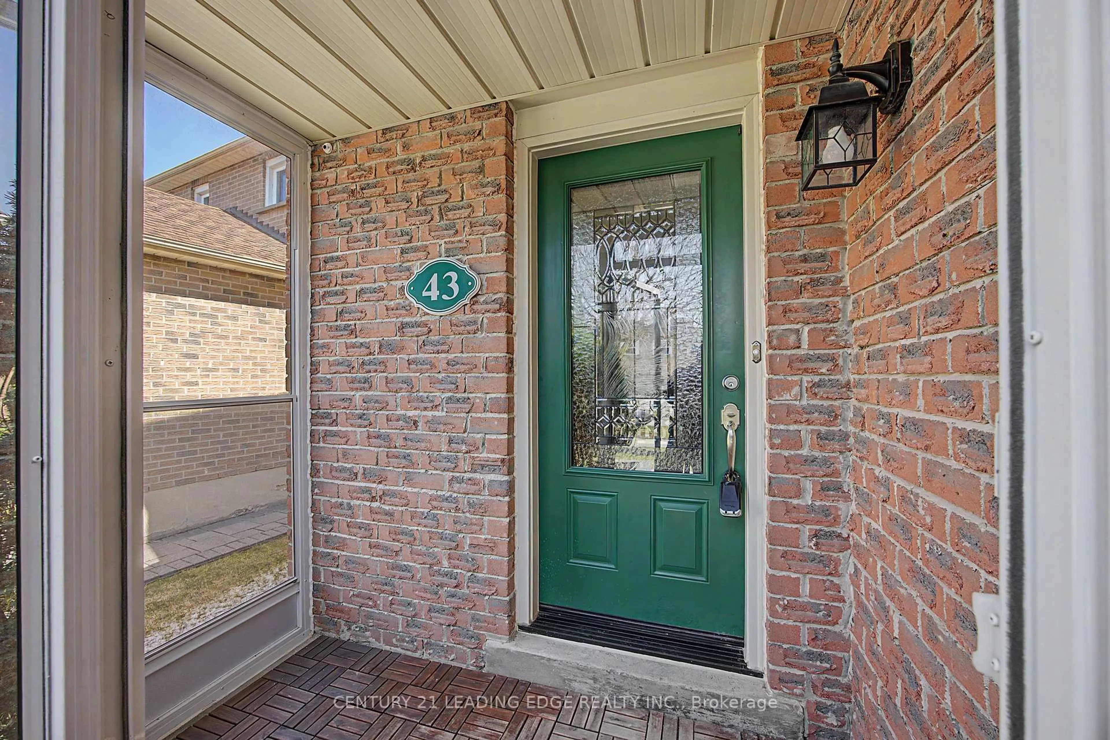 Indoor entryway for 43 Nightstar Dr, Richmond Hill Ontario L4C 8H8