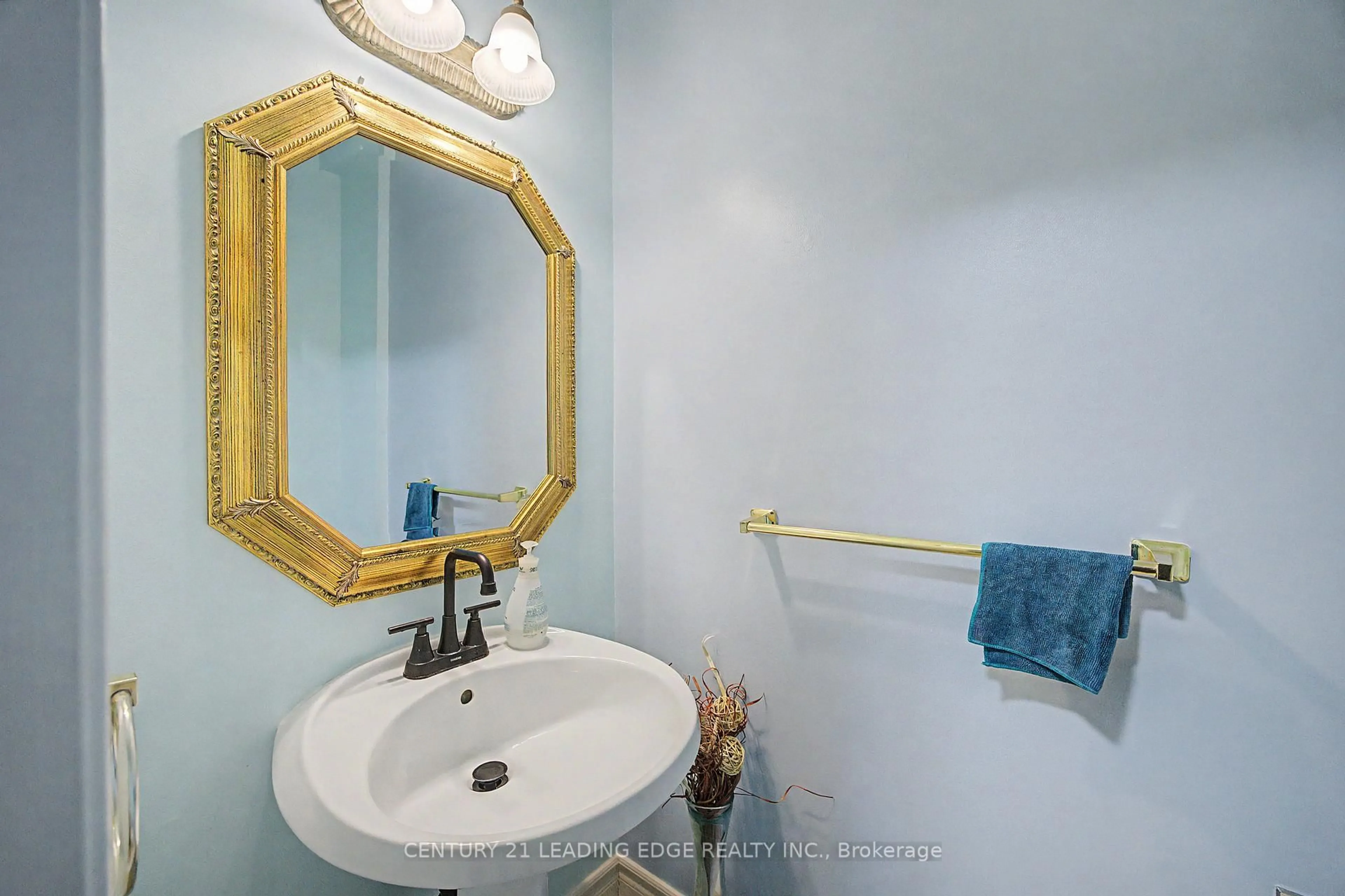 Standard bathroom, ceramic/tile floor for 43 Nightstar Dr, Richmond Hill Ontario L4C 8H8