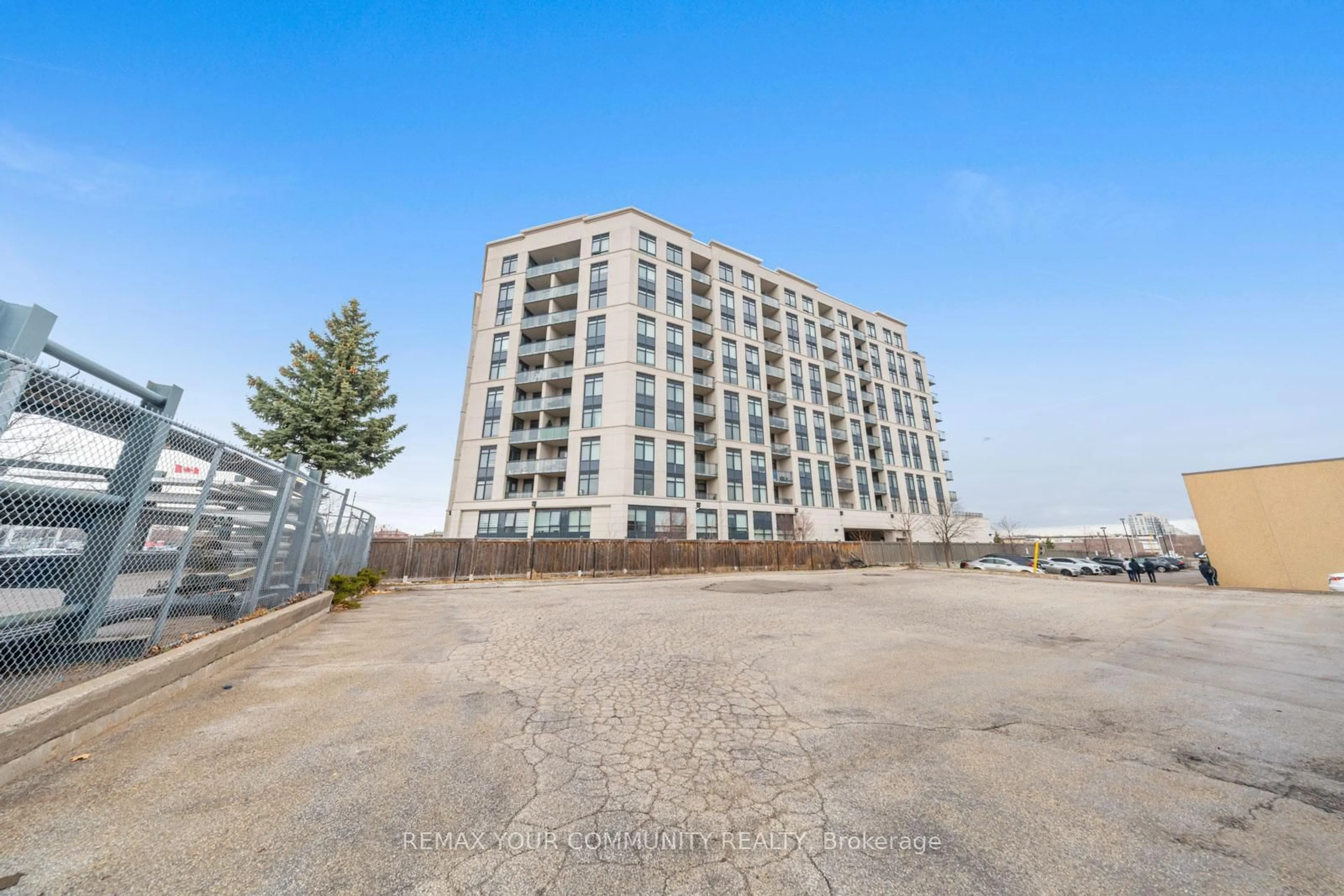 A pic from outside/outdoor area/front of a property/back of a property/a pic from drone, building for 24 Woodstream Blvd #315, Vaughan Ontario L4L 8C4