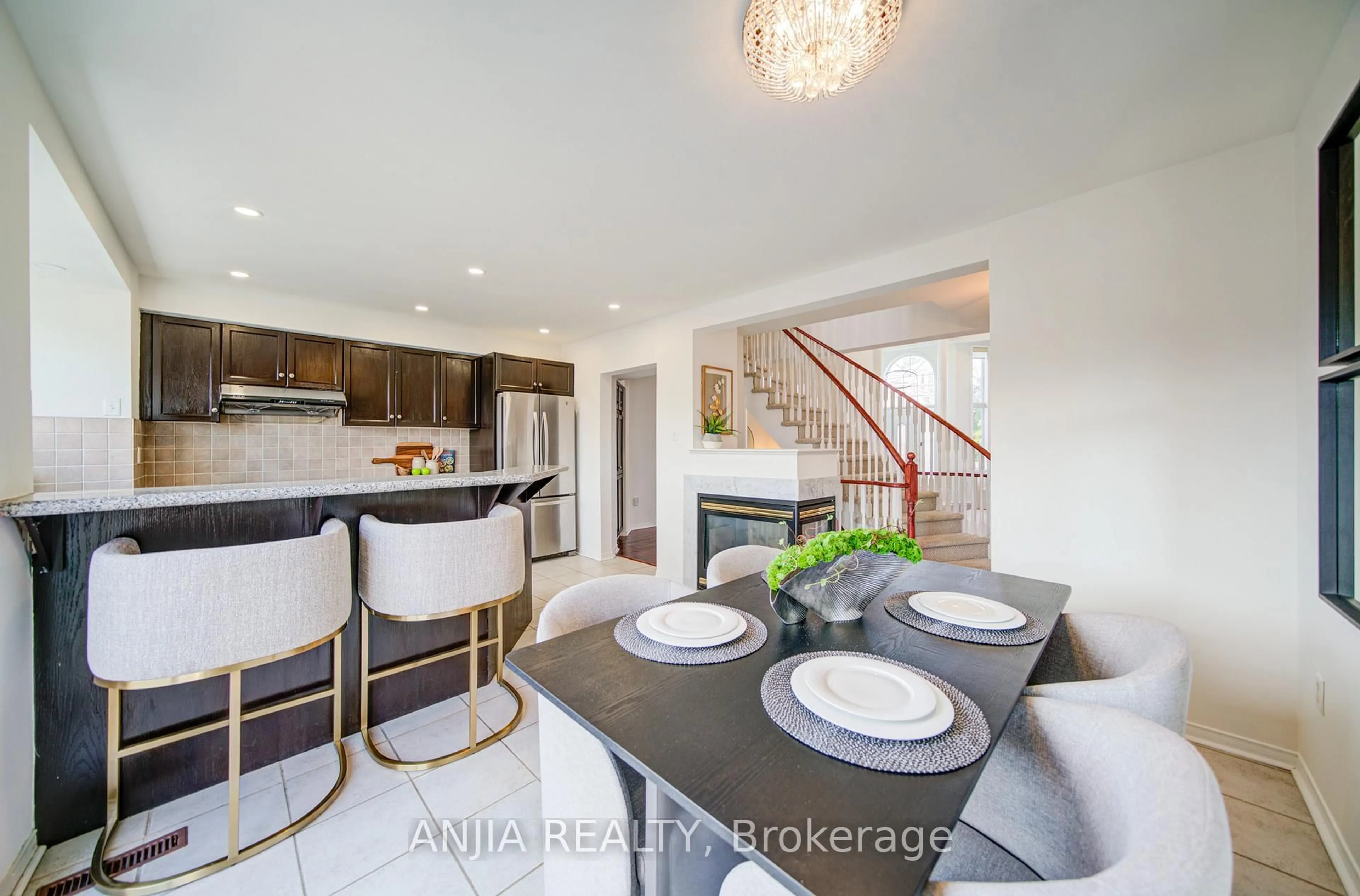 Open concept kitchen, ceramic/tile floor for 195 Shirley Dr, Richmond Hill Ontario L4S 1T3