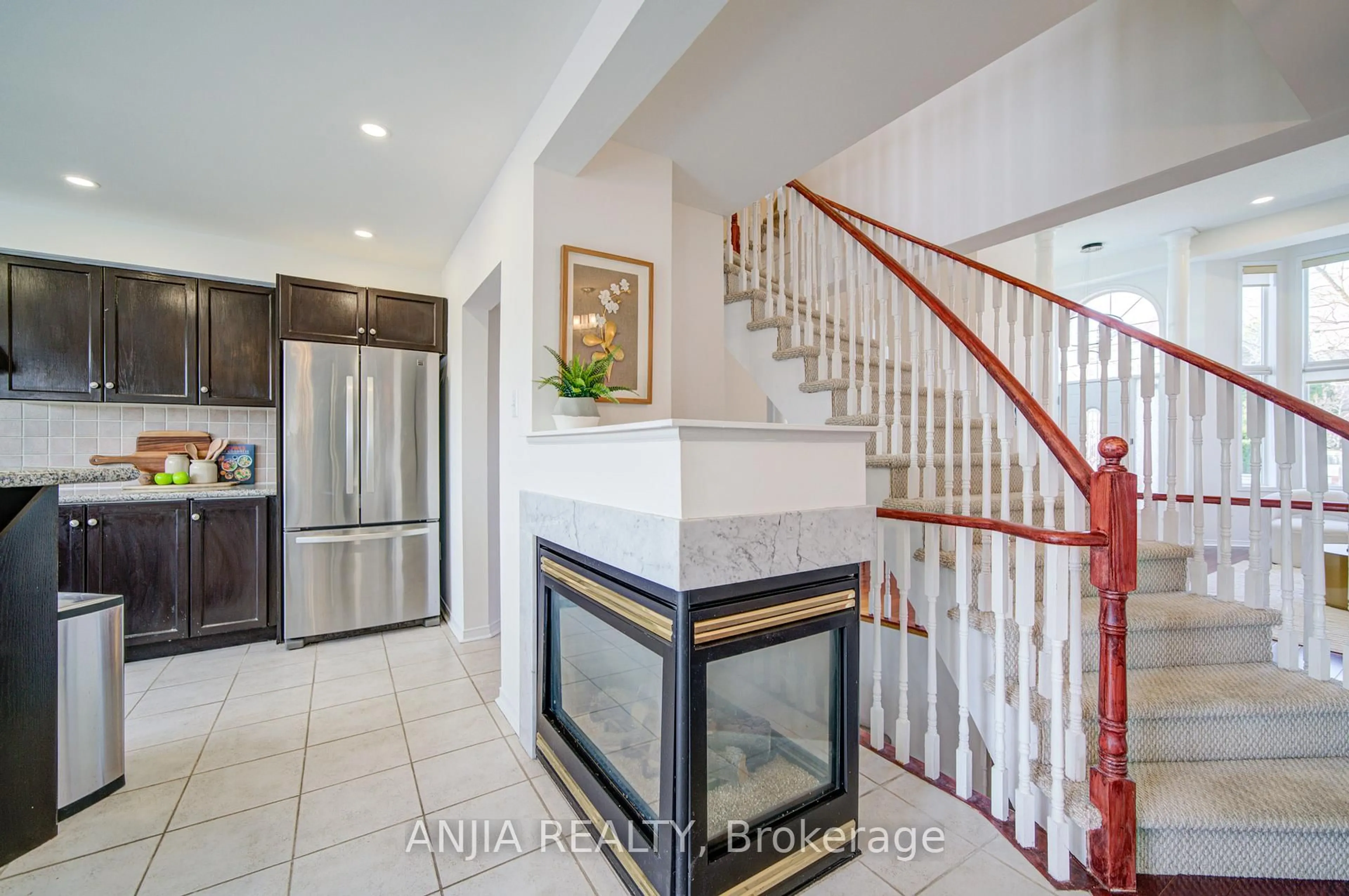 Indoor entryway for 195 Shirley Dr, Richmond Hill Ontario L4S 1T3