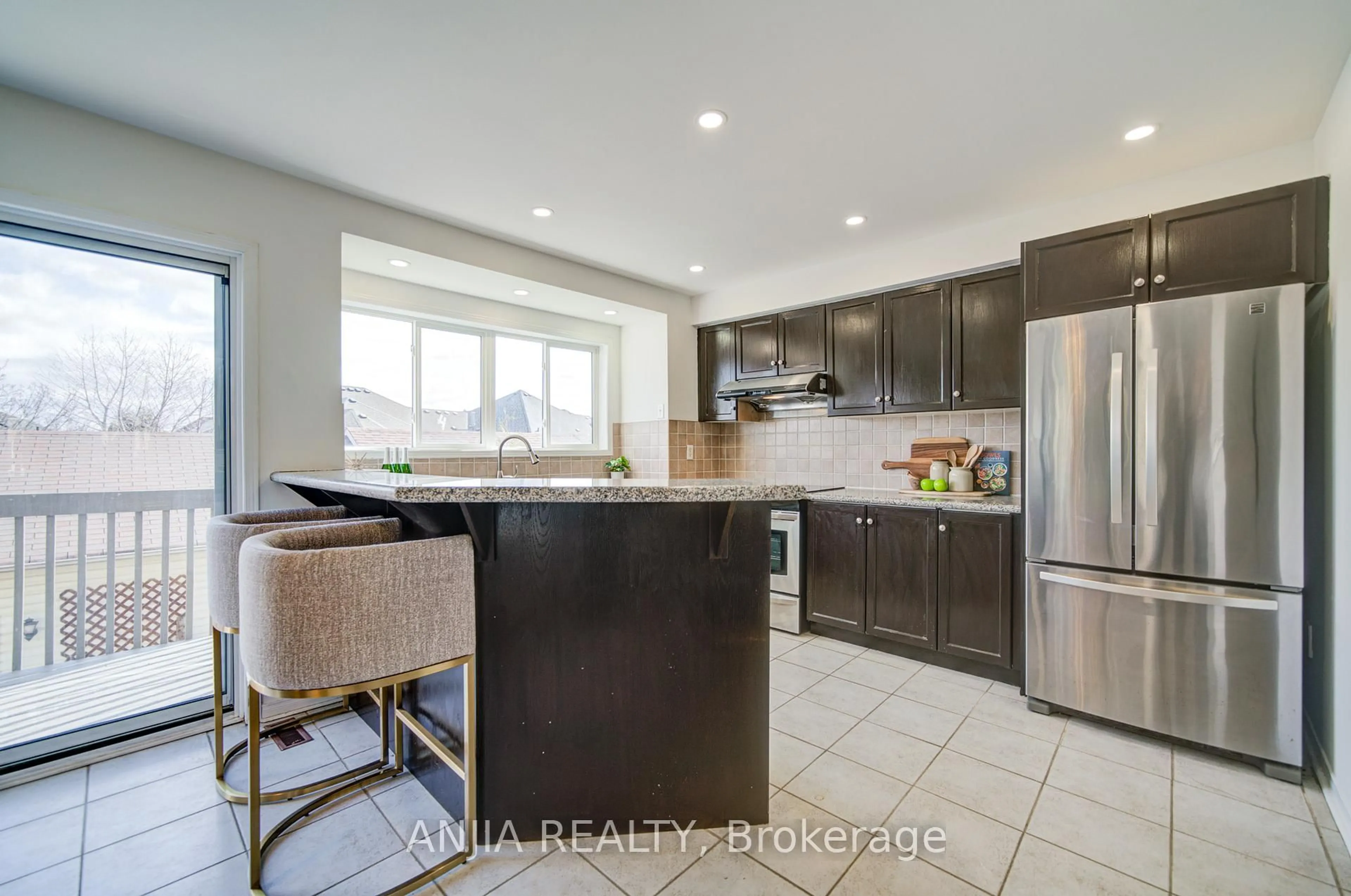 Contemporary kitchen, ceramic/tile floor for 195 Shirley Dr, Richmond Hill Ontario L4S 1T3