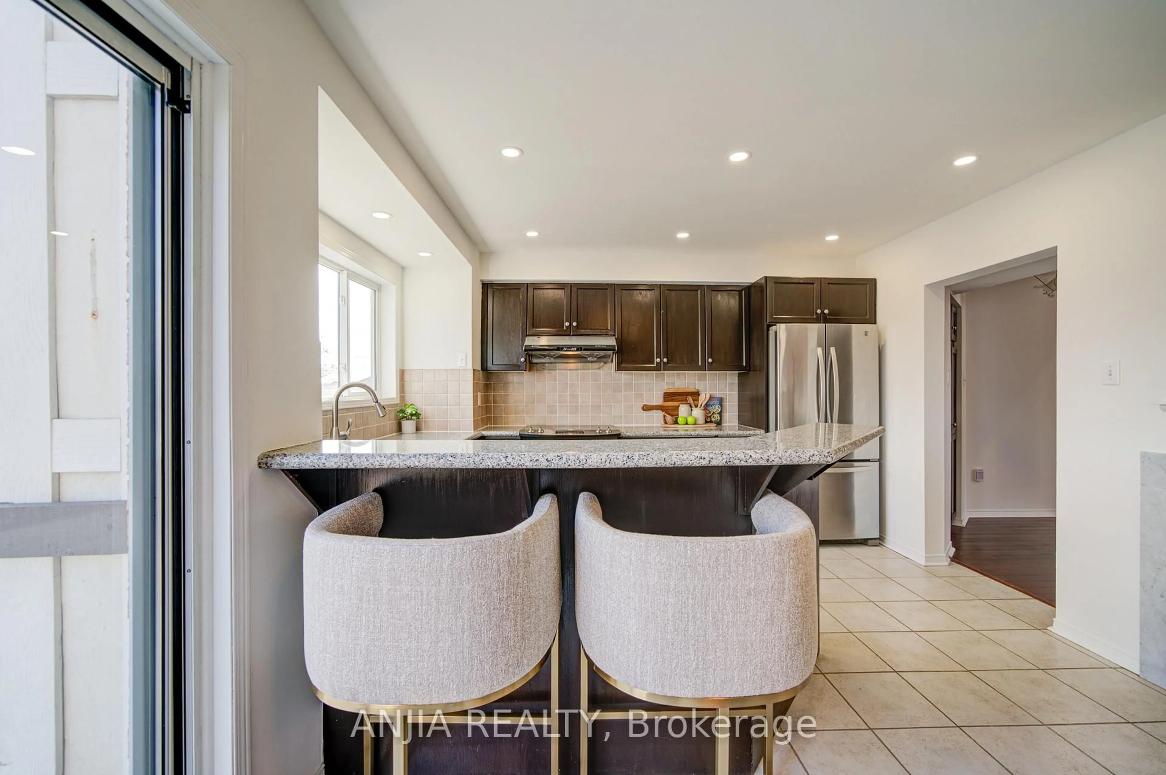 Open concept kitchen, ceramic/tile floor for 195 Shirley Dr, Richmond Hill Ontario L4S 1T3