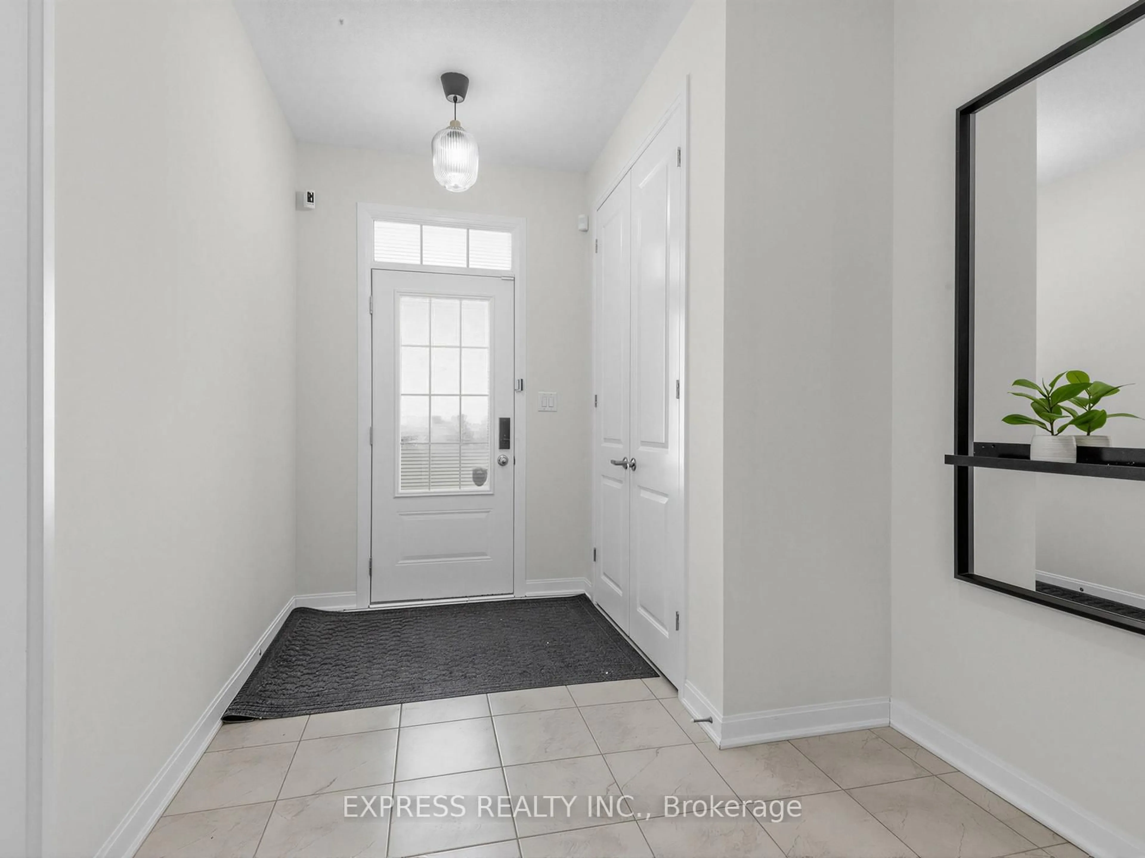 Indoor entryway for 85 Casely Ave, Richmond Hill Ontario L4S 0K7