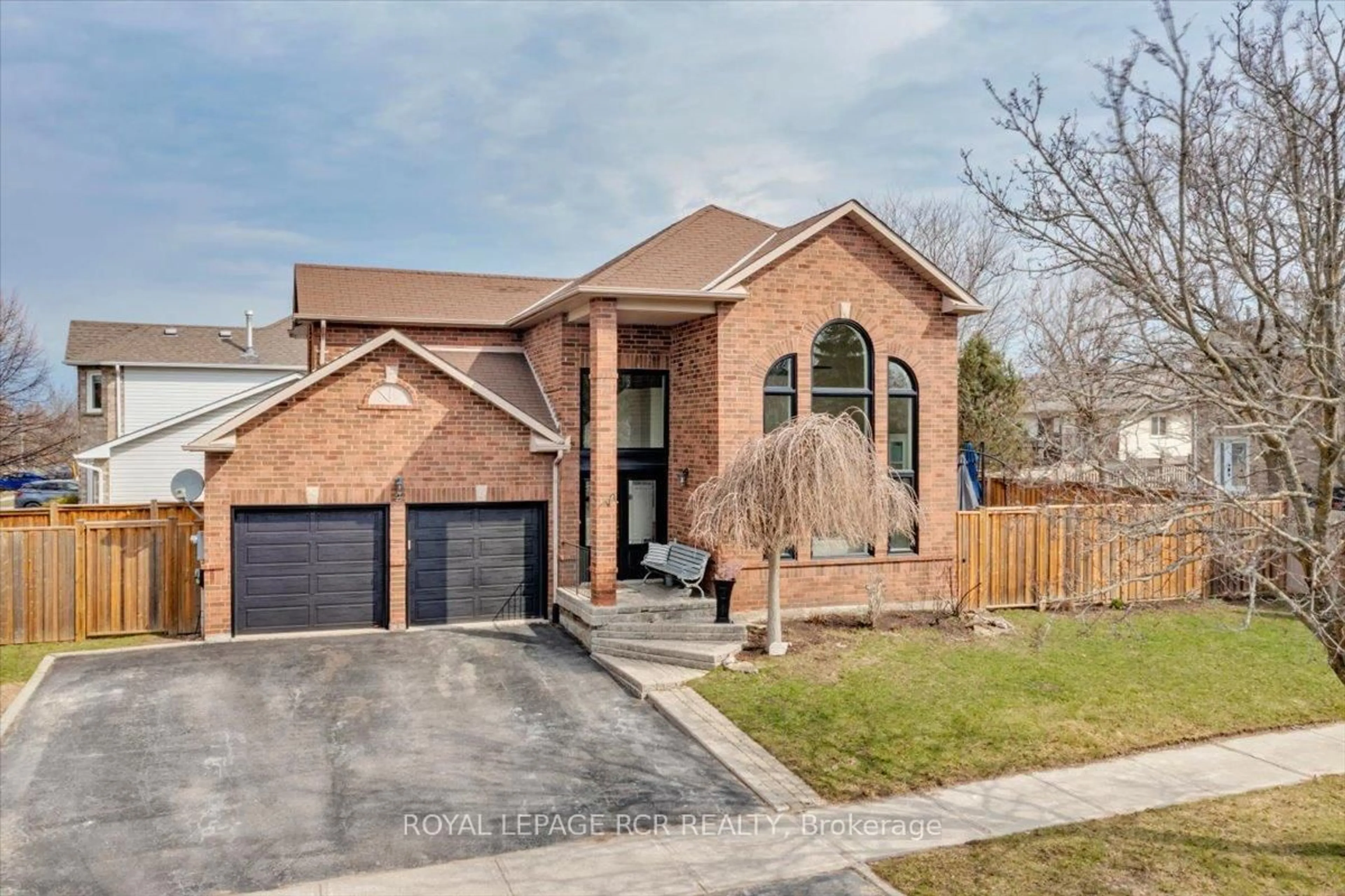 Home with brick exterior material, street for 2 Royal Amber Cres, East Gwillimbury Ontario L0G 1M0