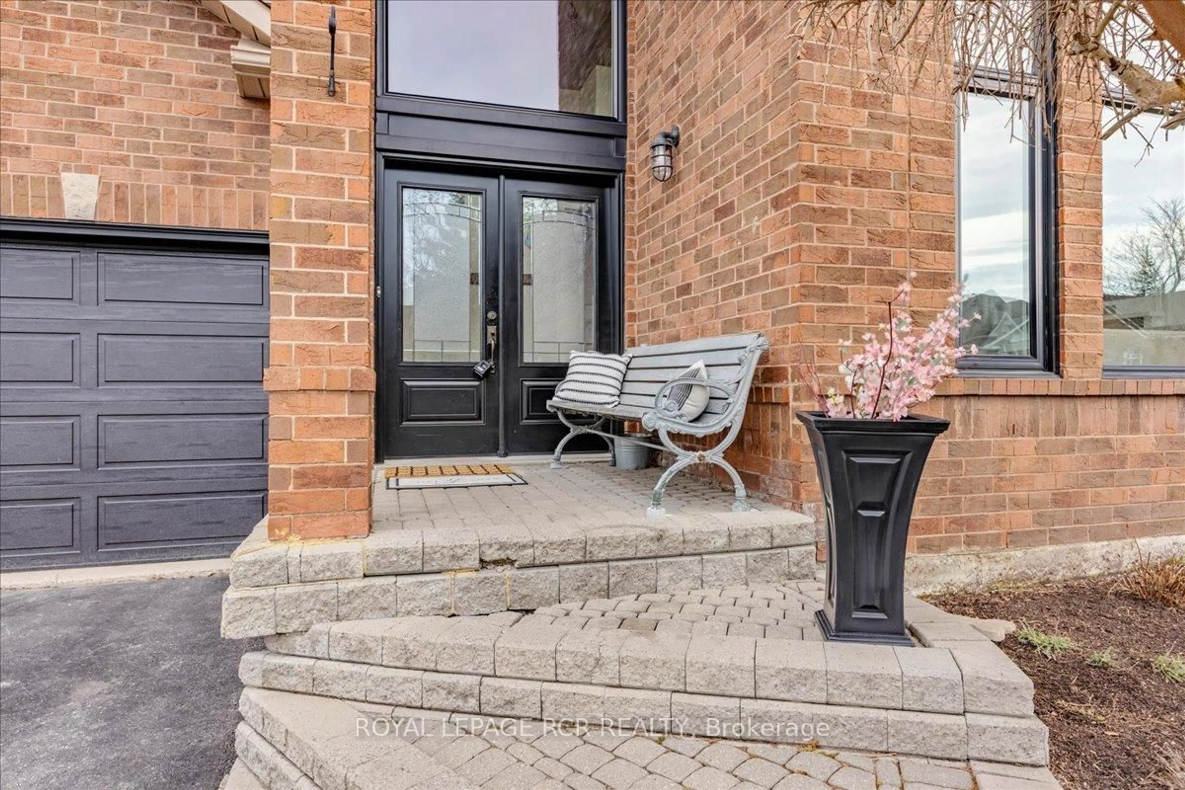 Unknown for 2 Royal Amber Cres, East Gwillimbury Ontario L0G 1M0