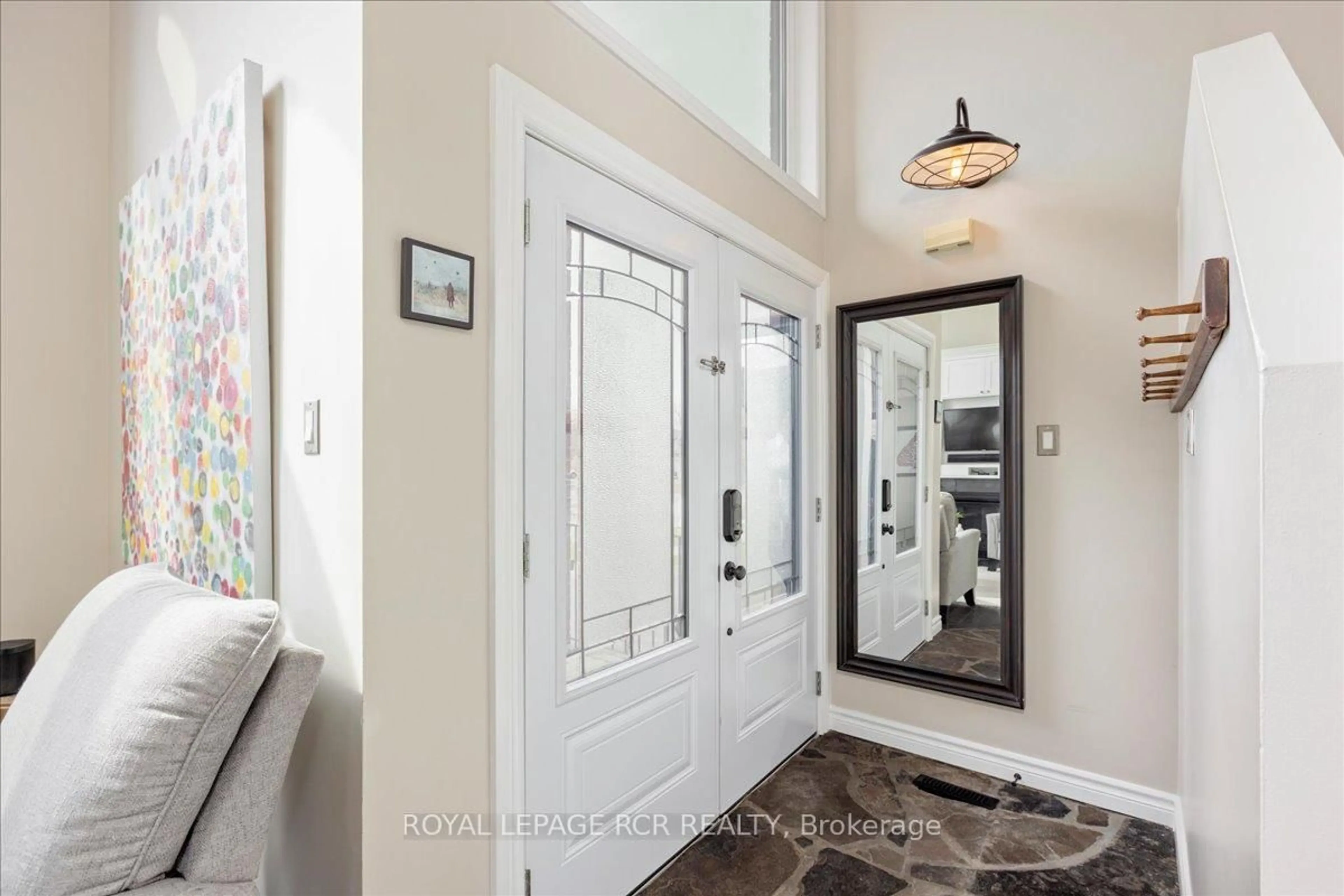 Indoor entryway for 2 Royal Amber Cres, East Gwillimbury Ontario L0G 1M0