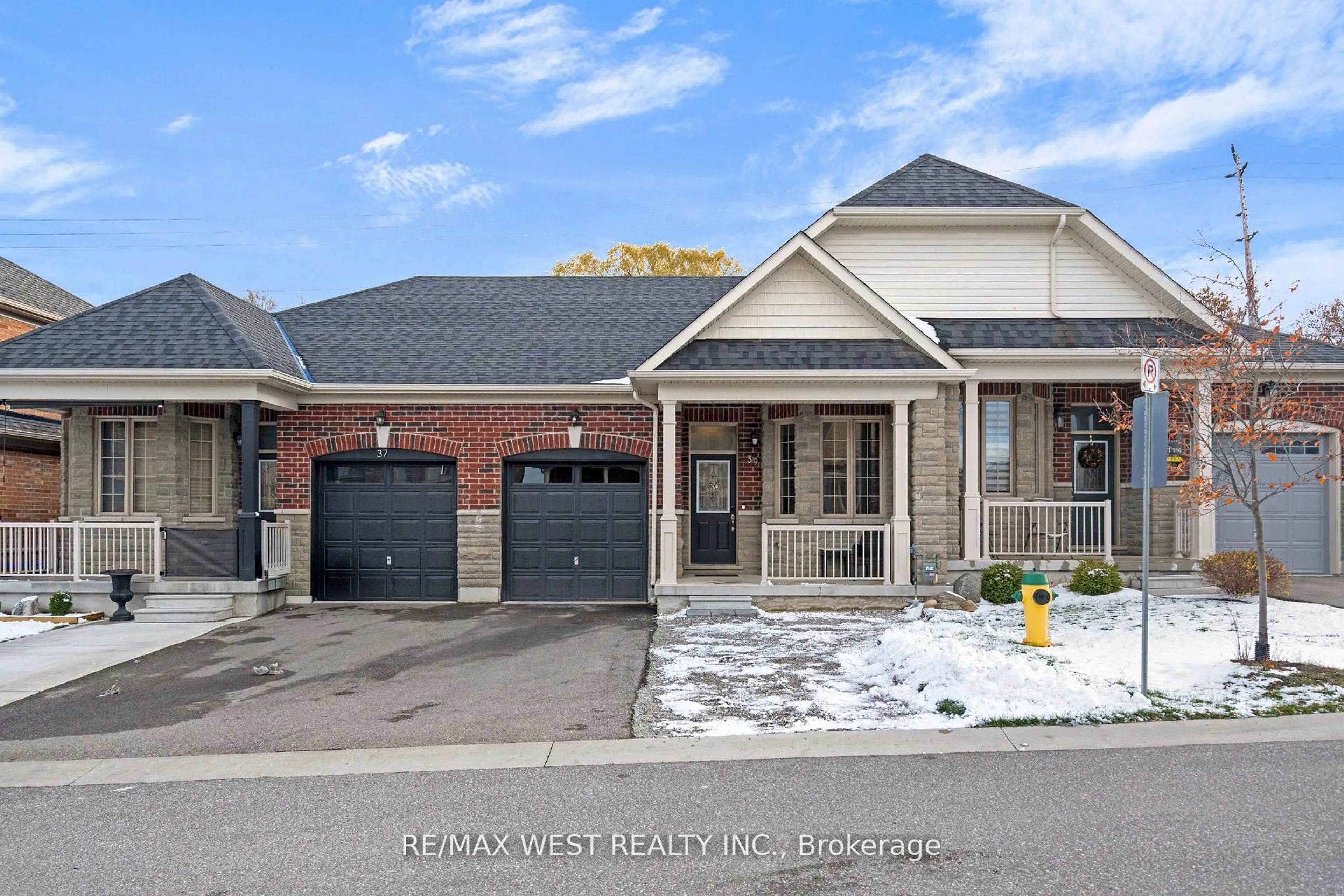 Home with brick exterior material, street for 39 Gilroy Crt, New Tecumseth Ontario L9R 0K8