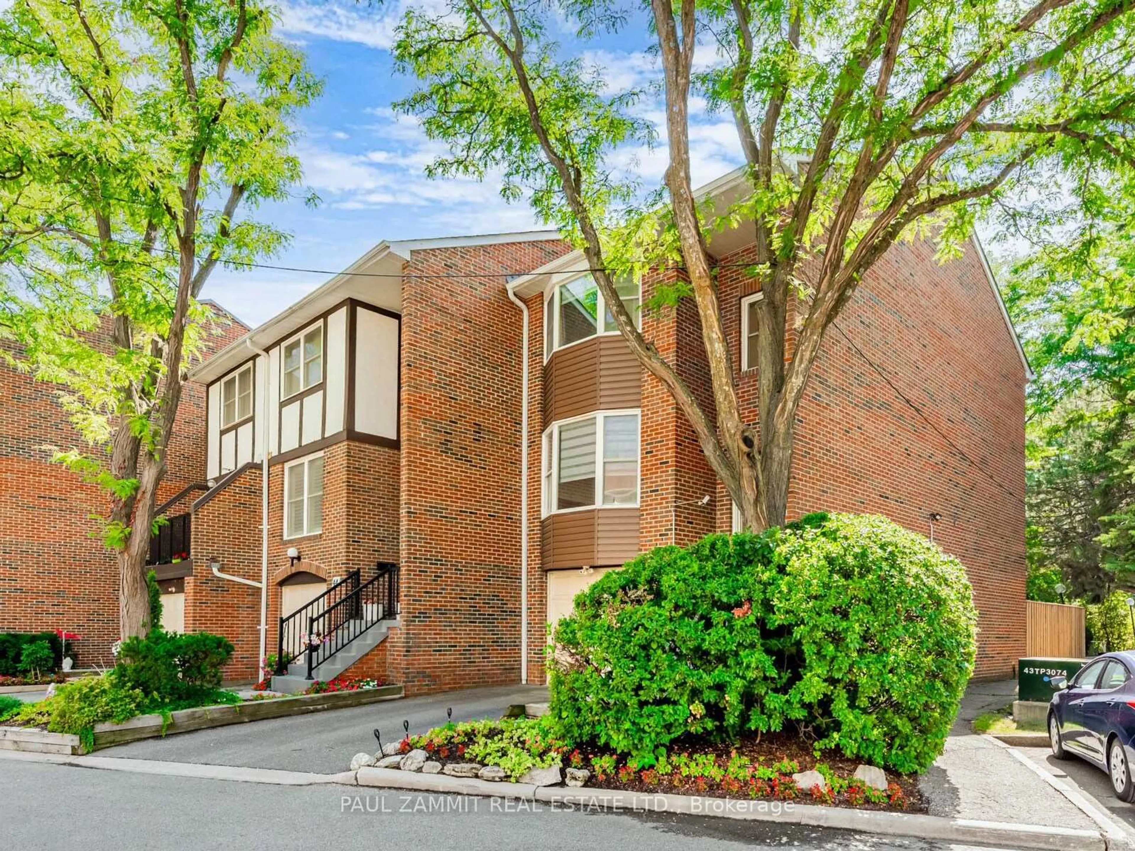 Home with brick exterior material, mountain view for 42 Windsor Court Rd, Markham Ontario L3T 4Y5