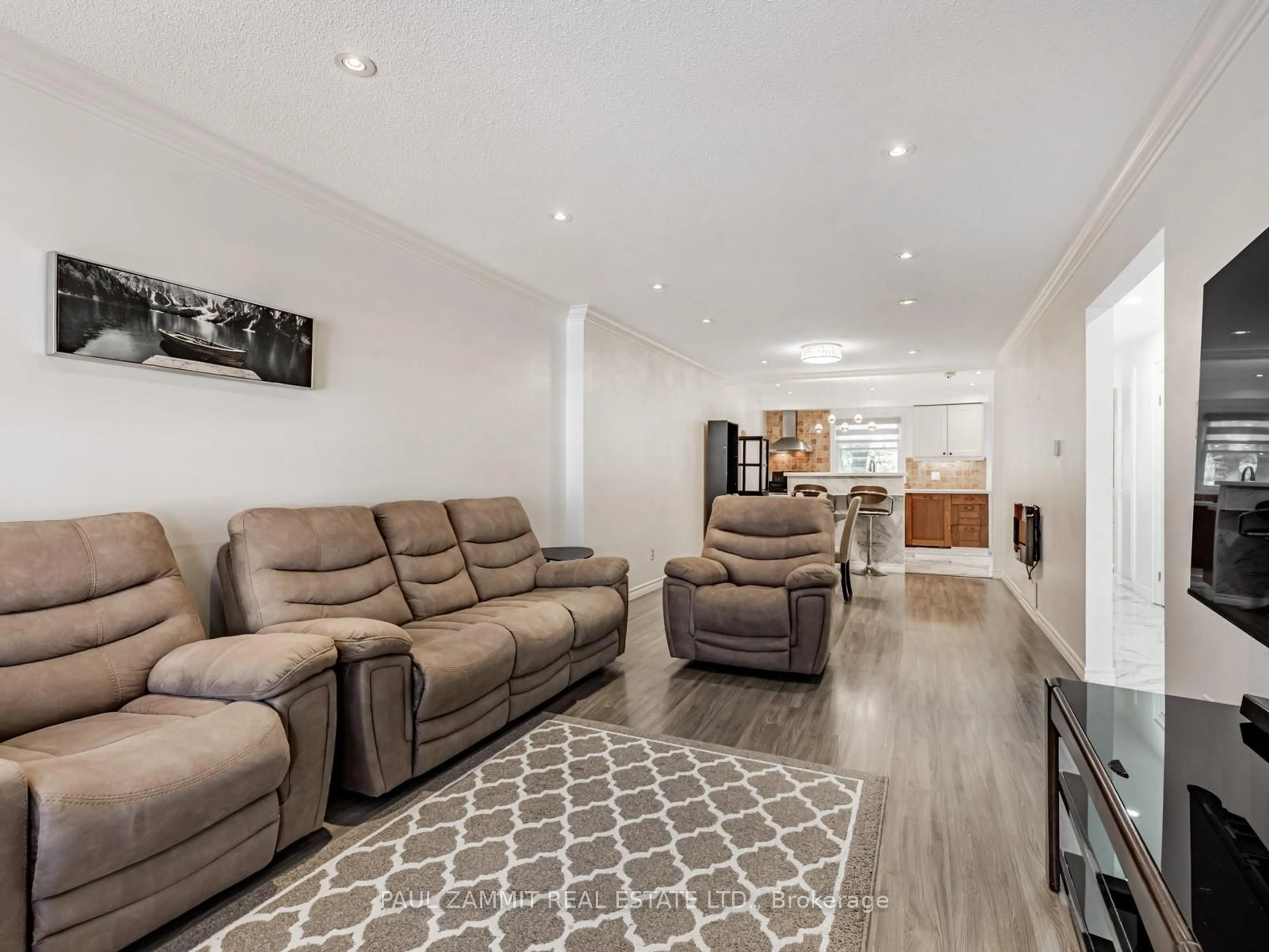 Living room with furniture, unknown for 42 Windsor Court Rd, Markham Ontario L3T 4Y5