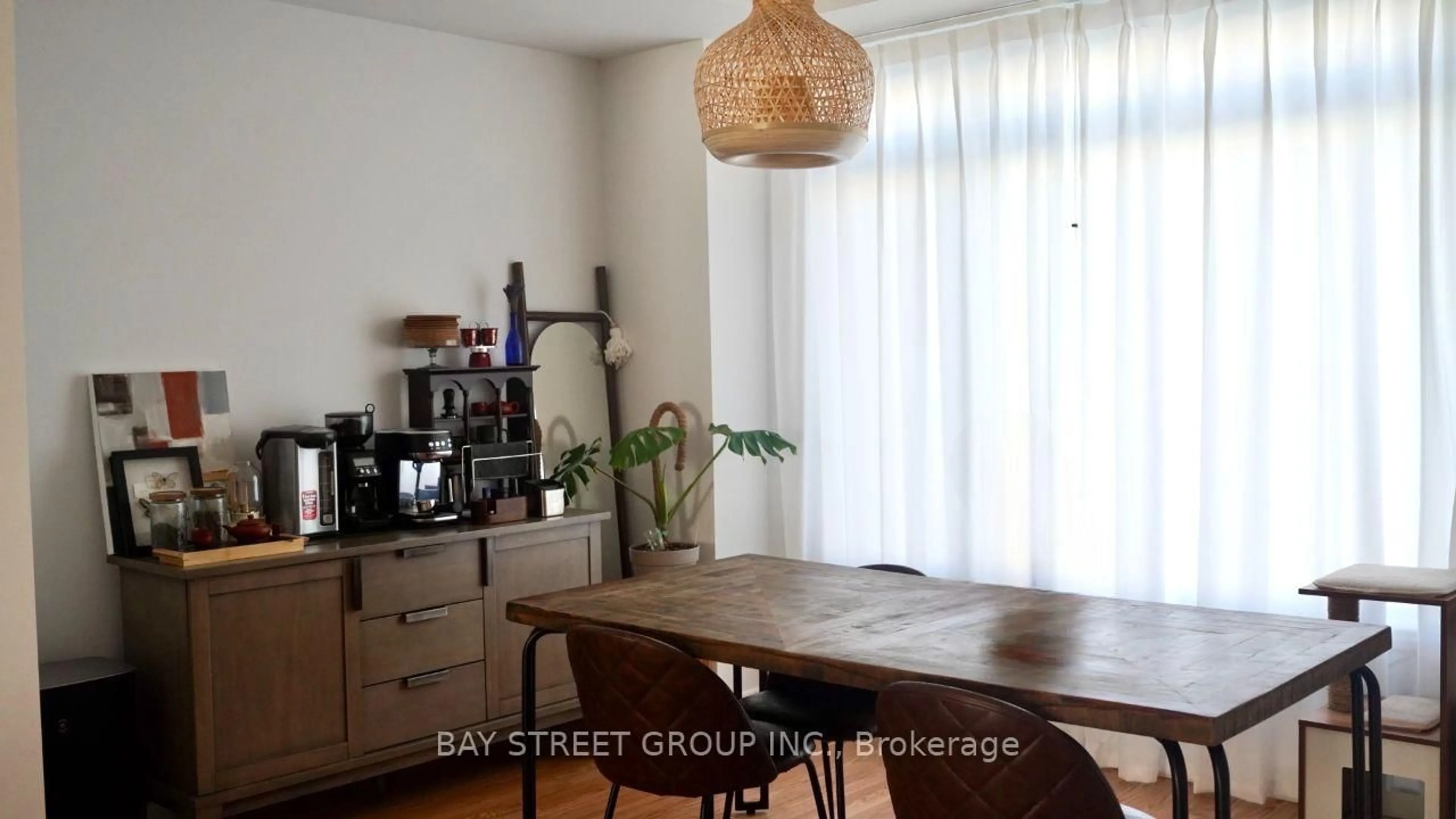 Dining room, wood/laminate floor for 11770 10th Line, Whitchurch-Stouffville Ontario L4A 5G2