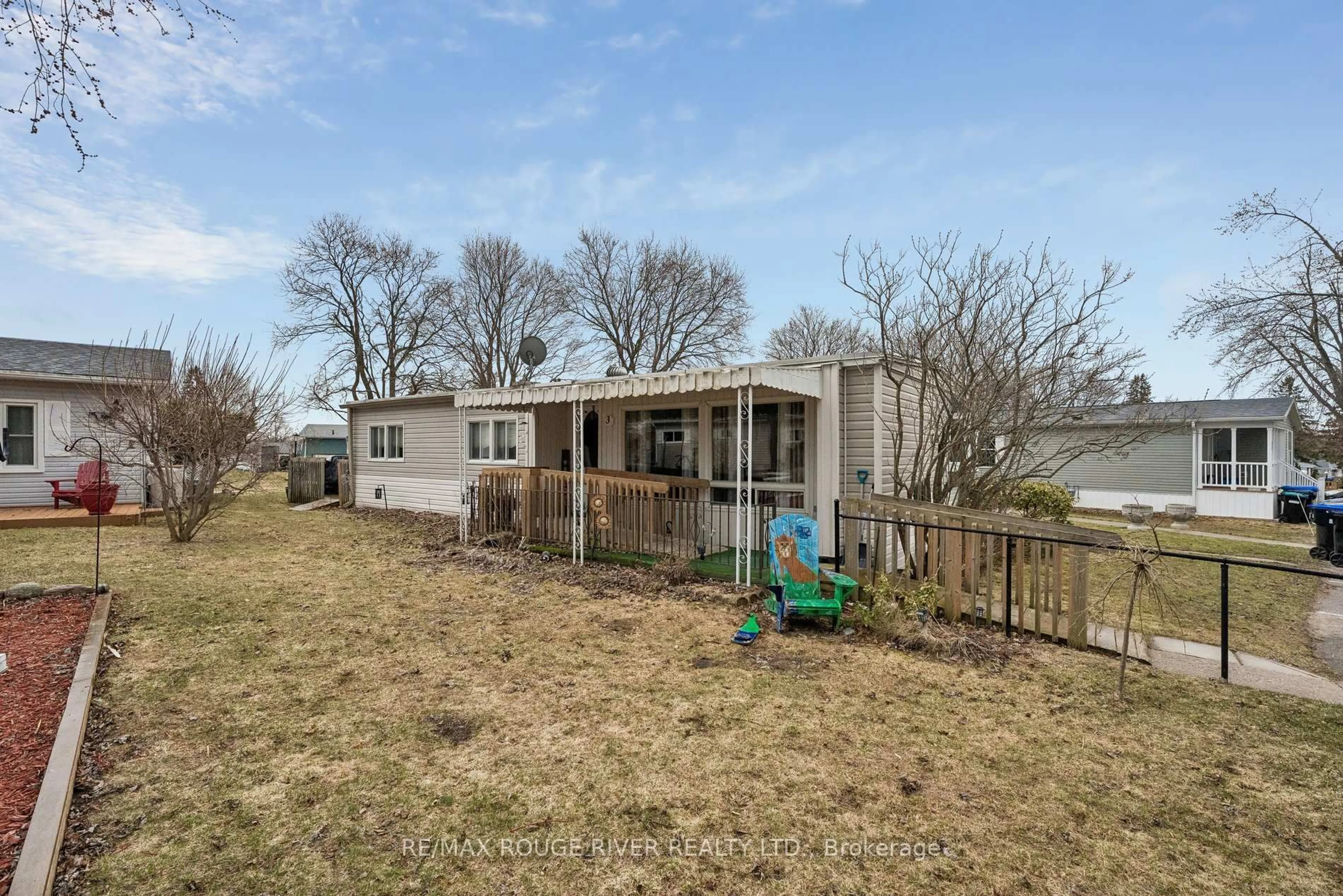 A pic from outside/outdoor area/front of a property/back of a property/a pic from drone, water/lake/river/ocean view for 35 Hawthorne Dr, Innisfil Ontario L9S 1P1