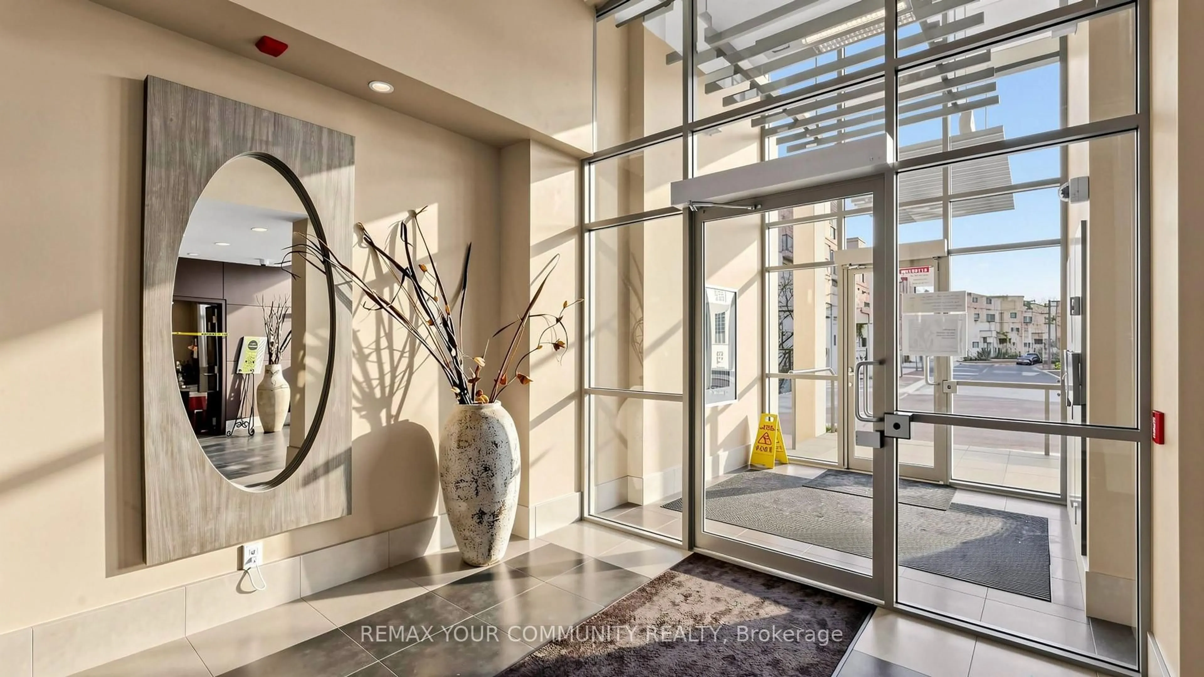 Indoor foyer for 21 Upper Duke Cres #703, Markham Ontario L6G 0B7