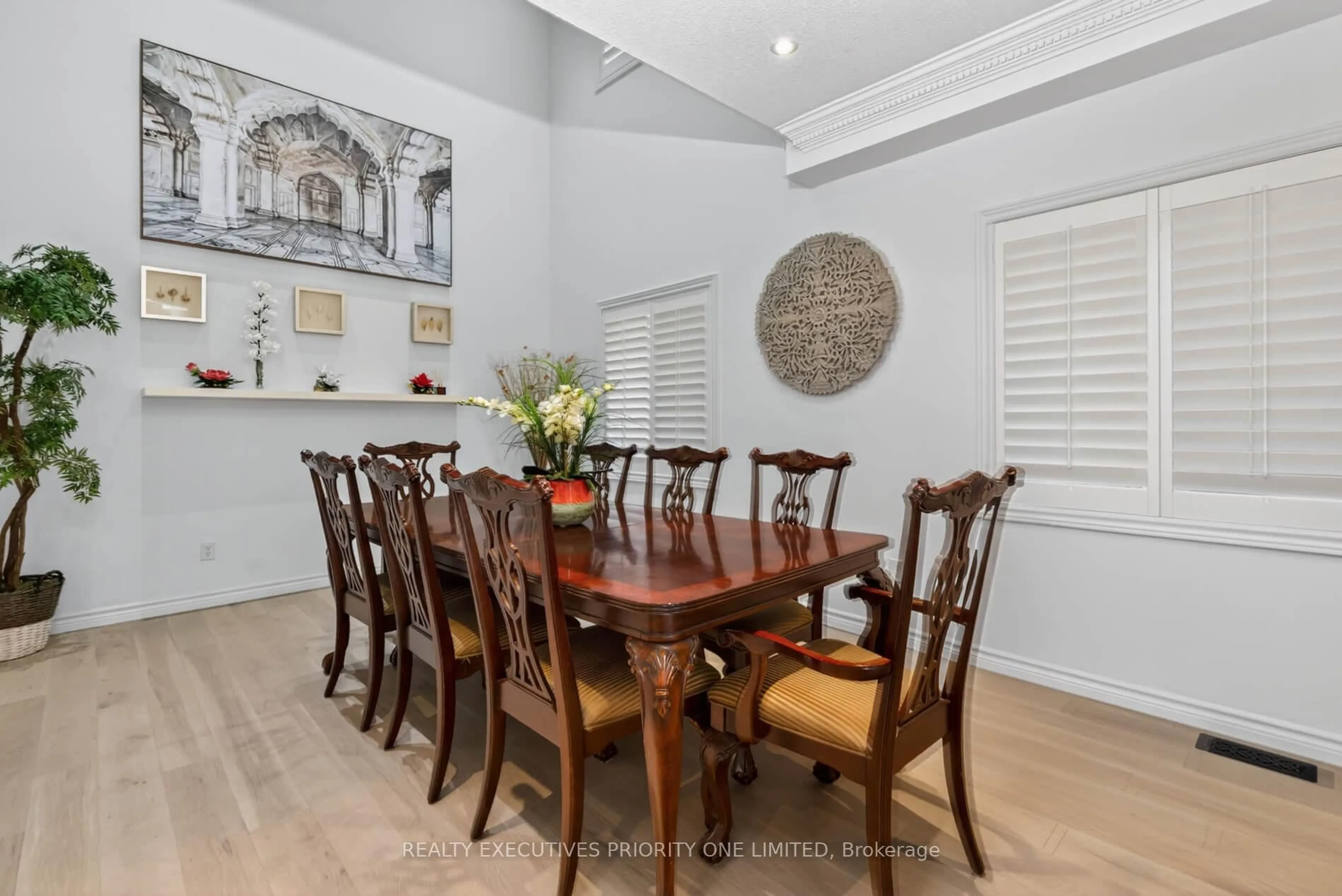 Dining room, wood/laminate floor for 130 Greenview Circ, Vaughan Ontario L6A 0B6
