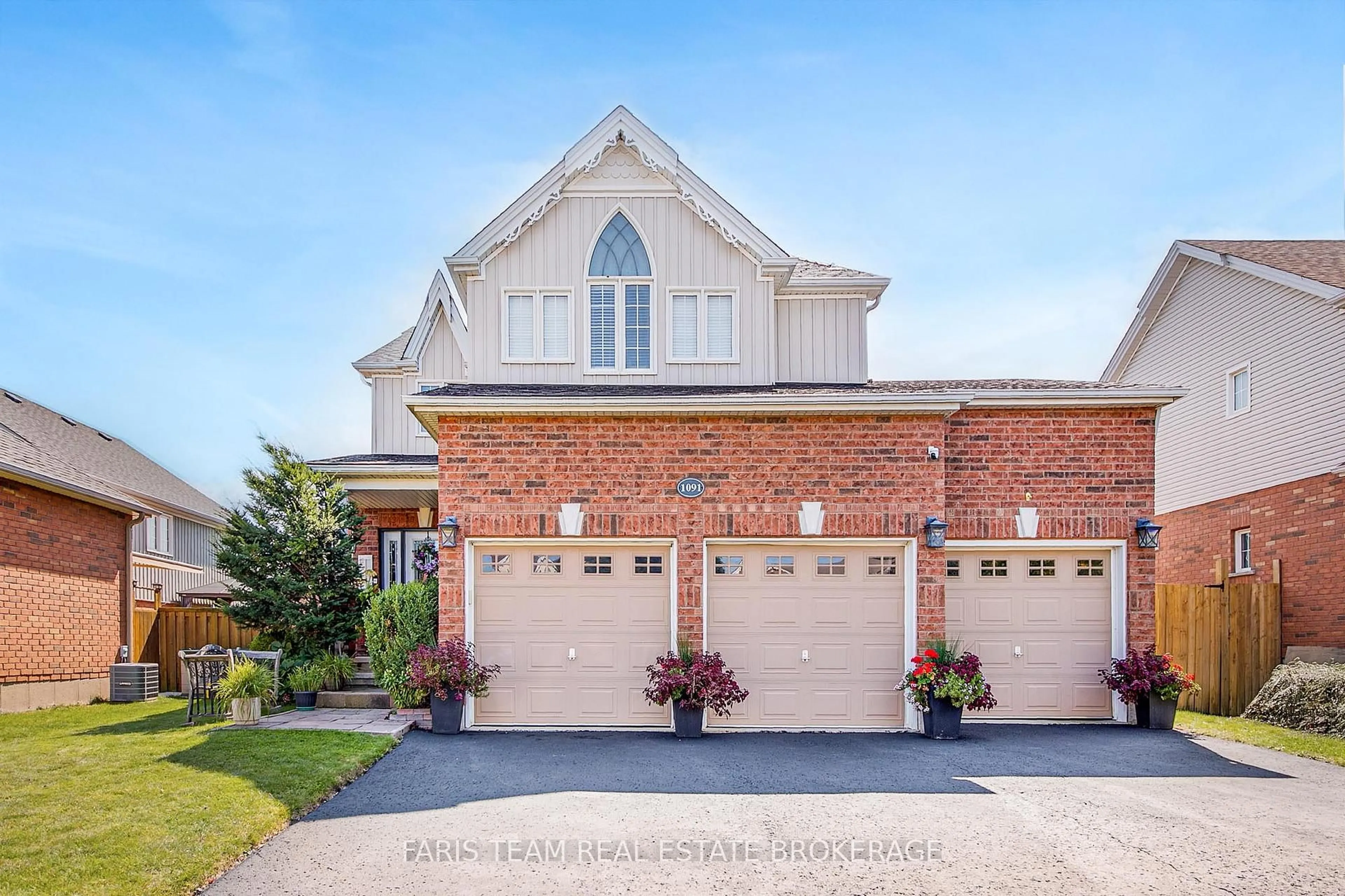 Home with brick exterior material, street for 1091 Booth Ave, Innisfil Ontario L9S 4W6