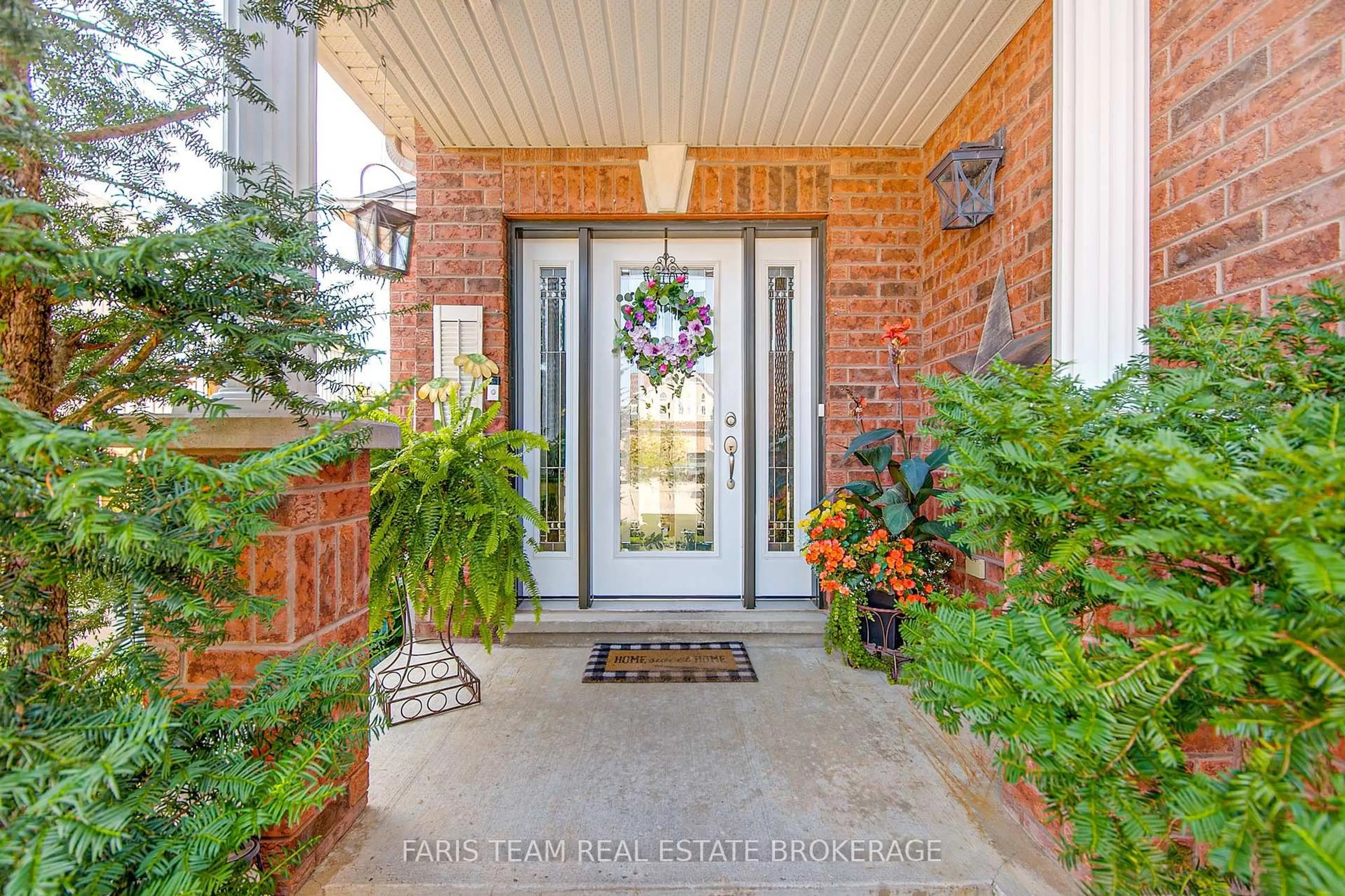 Indoor entryway for 1091 Booth Ave, Innisfil Ontario L9S 4W6
