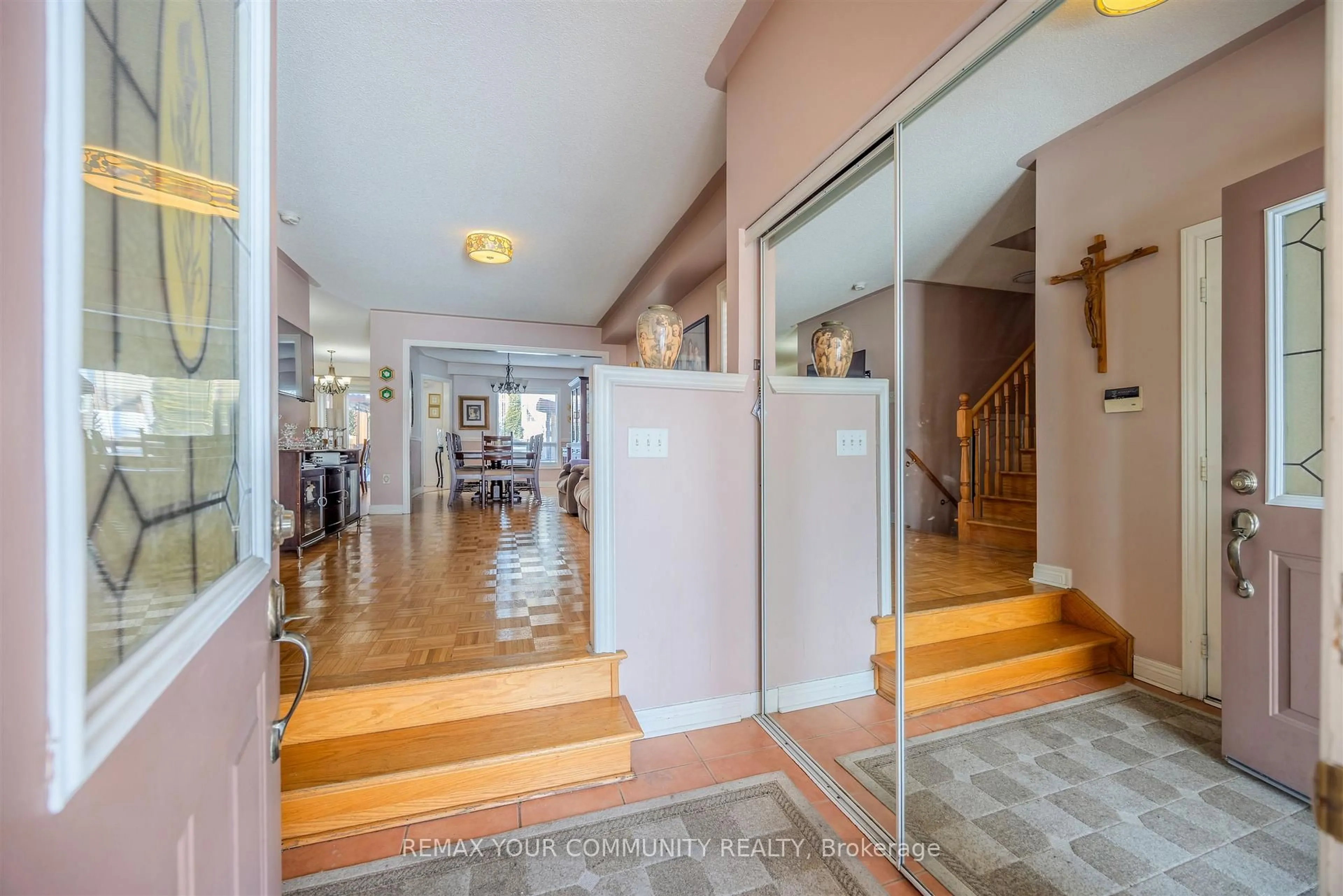 Indoor foyer for 50 Lodgeway Dr, Vaughan Ontario L6A 3S5