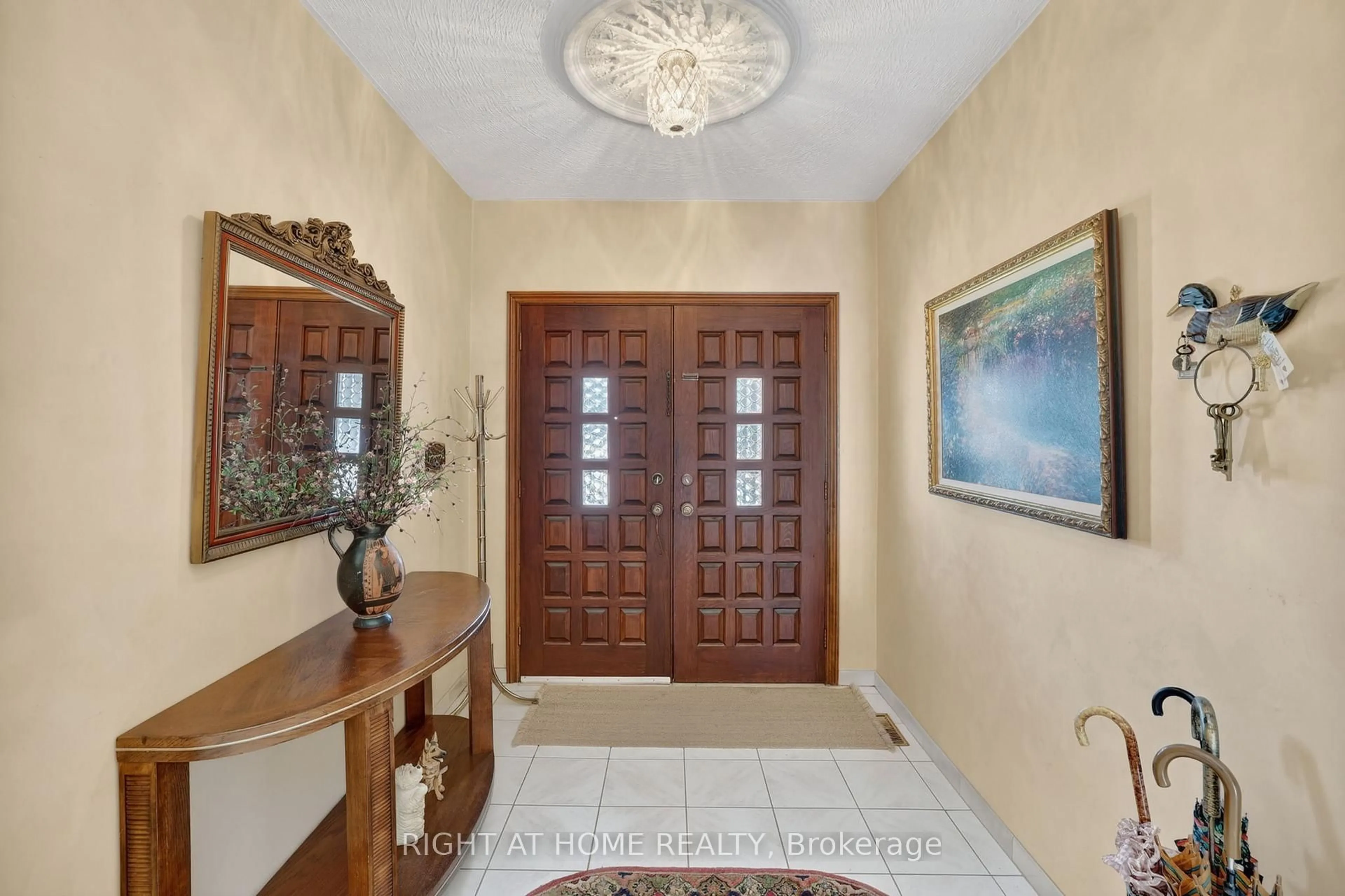 Indoor entryway for 56 Birch Ave, Richmond Hill Ontario L4C 6C6