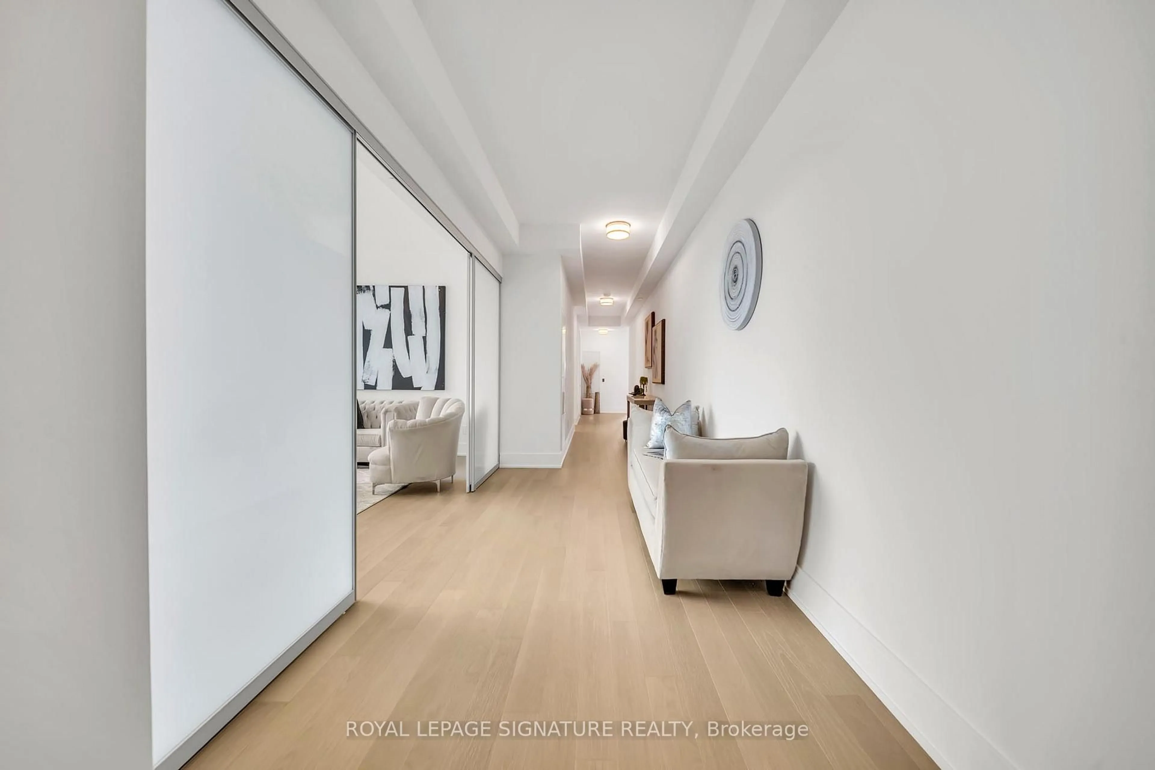 Indoor foyer for 399 Royal Orchard Blvd #617, Markham Ontario L3T 0H3