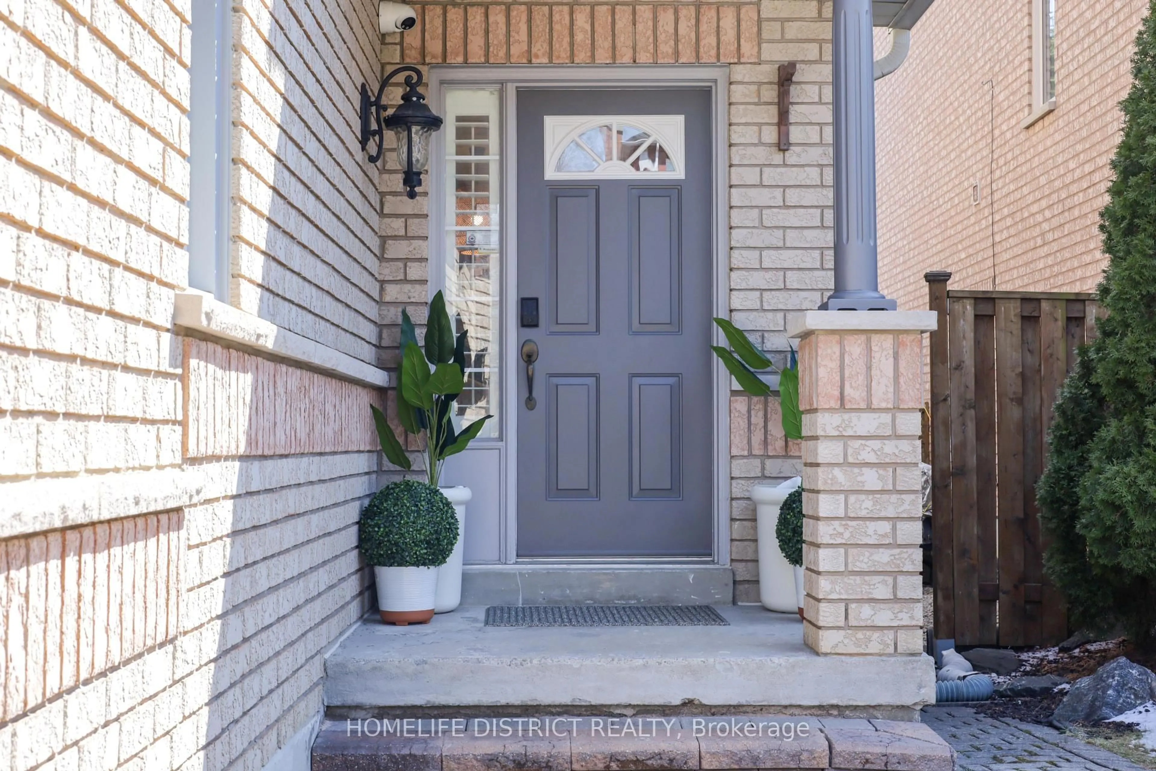 Indoor entryway for 116 Mojave Cres, Richmond Hill Ontario L4S 1R8