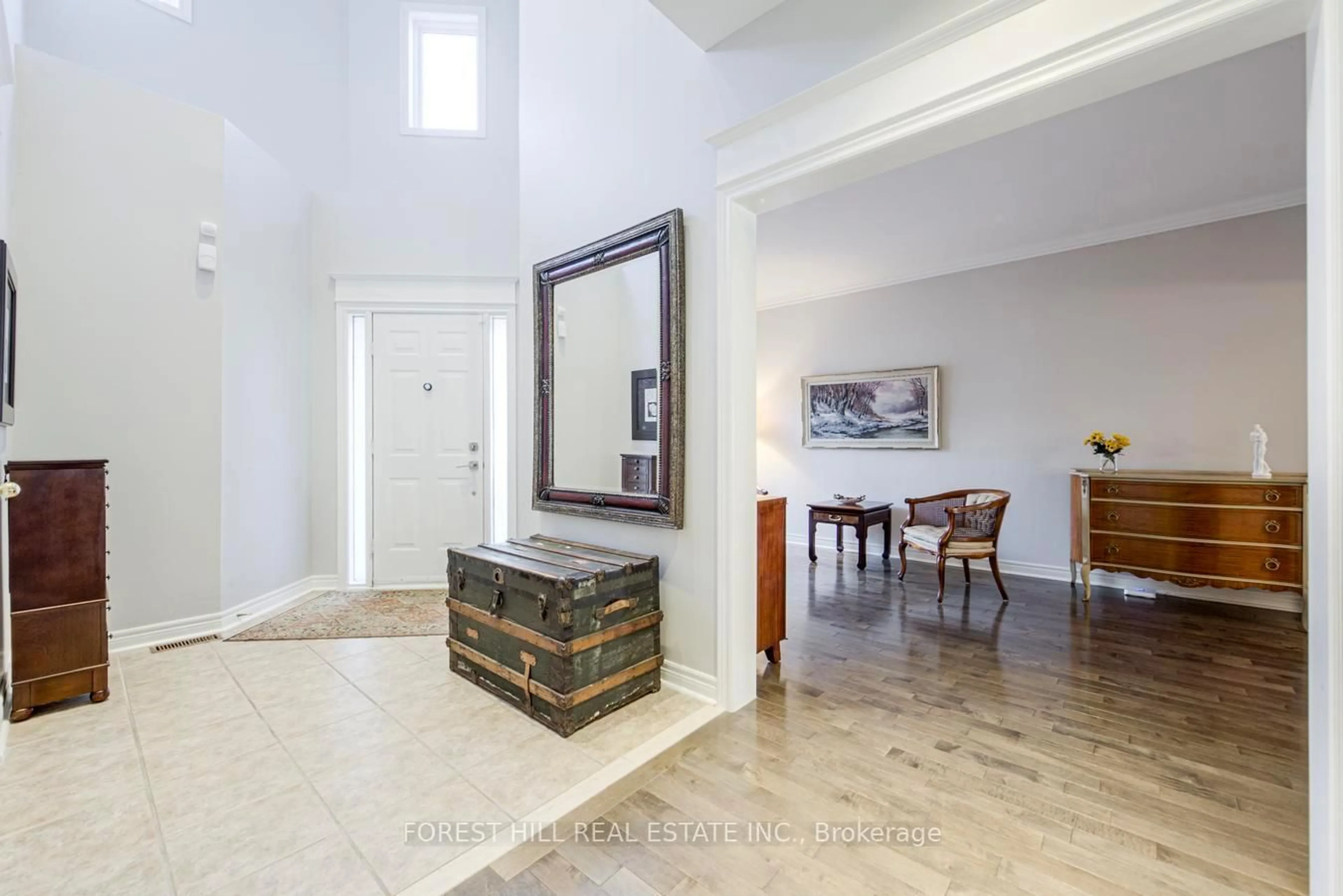 Indoor entryway for 45 Cedar Springs Dr, Richmond Hill Ontario L4S 2B1