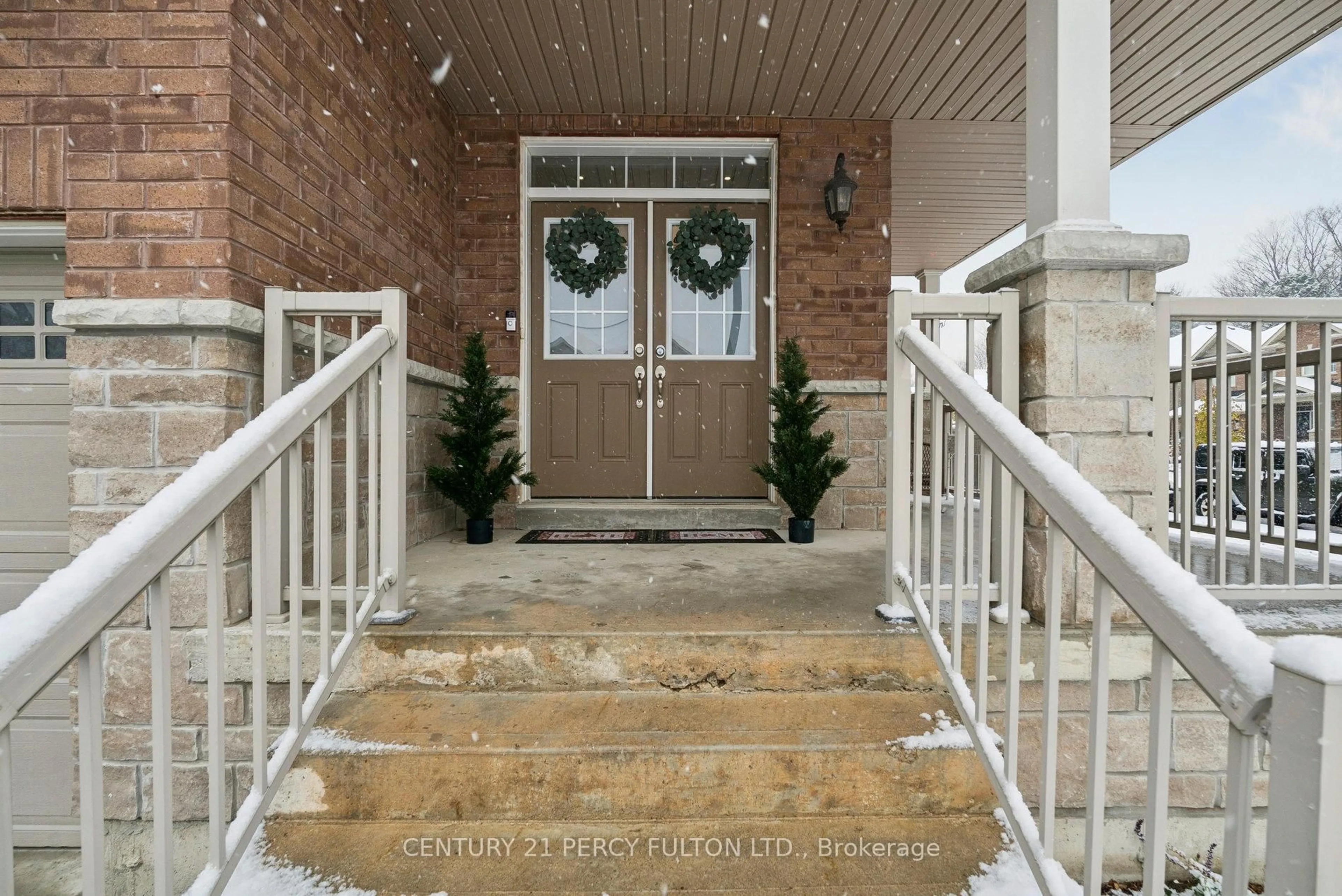Indoor entryway for 2 Prosser Cres, Georgina Ontario L0E 1R0
