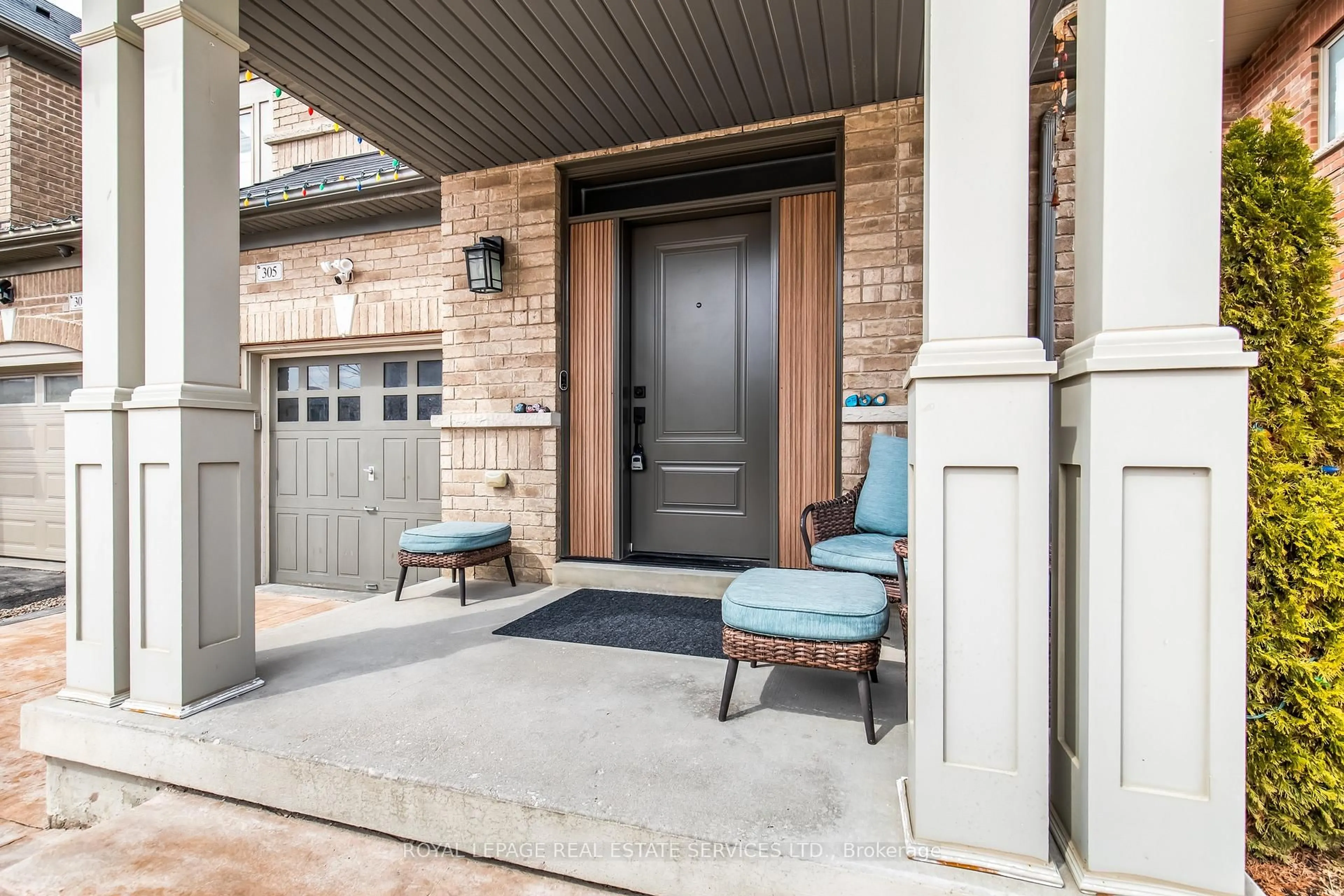 Indoor entryway for 305 Moody Dr, Vaughan Ontario L4H 3Z6