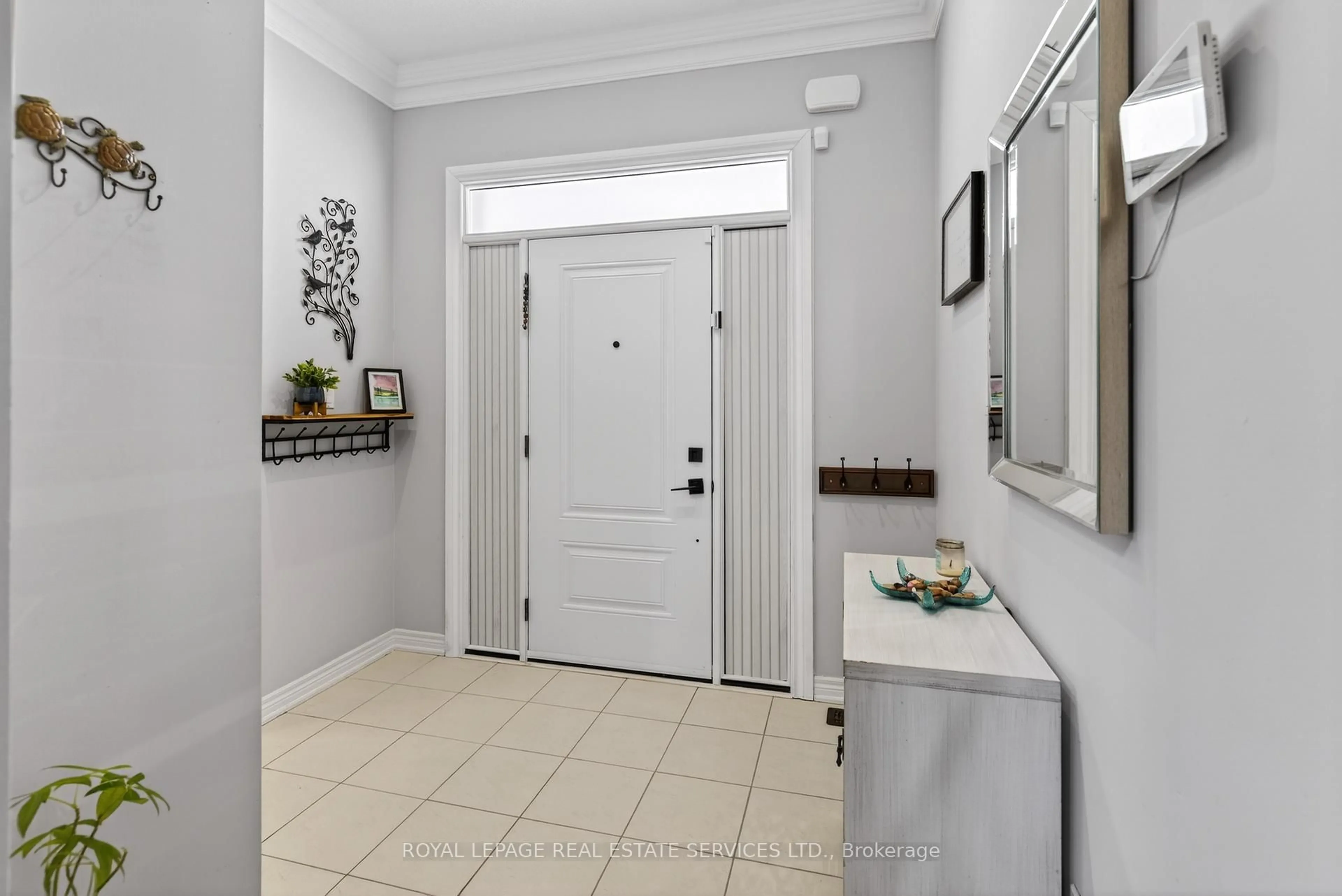 Indoor entryway for 305 Moody Dr, Vaughan Ontario L4H 3Z6