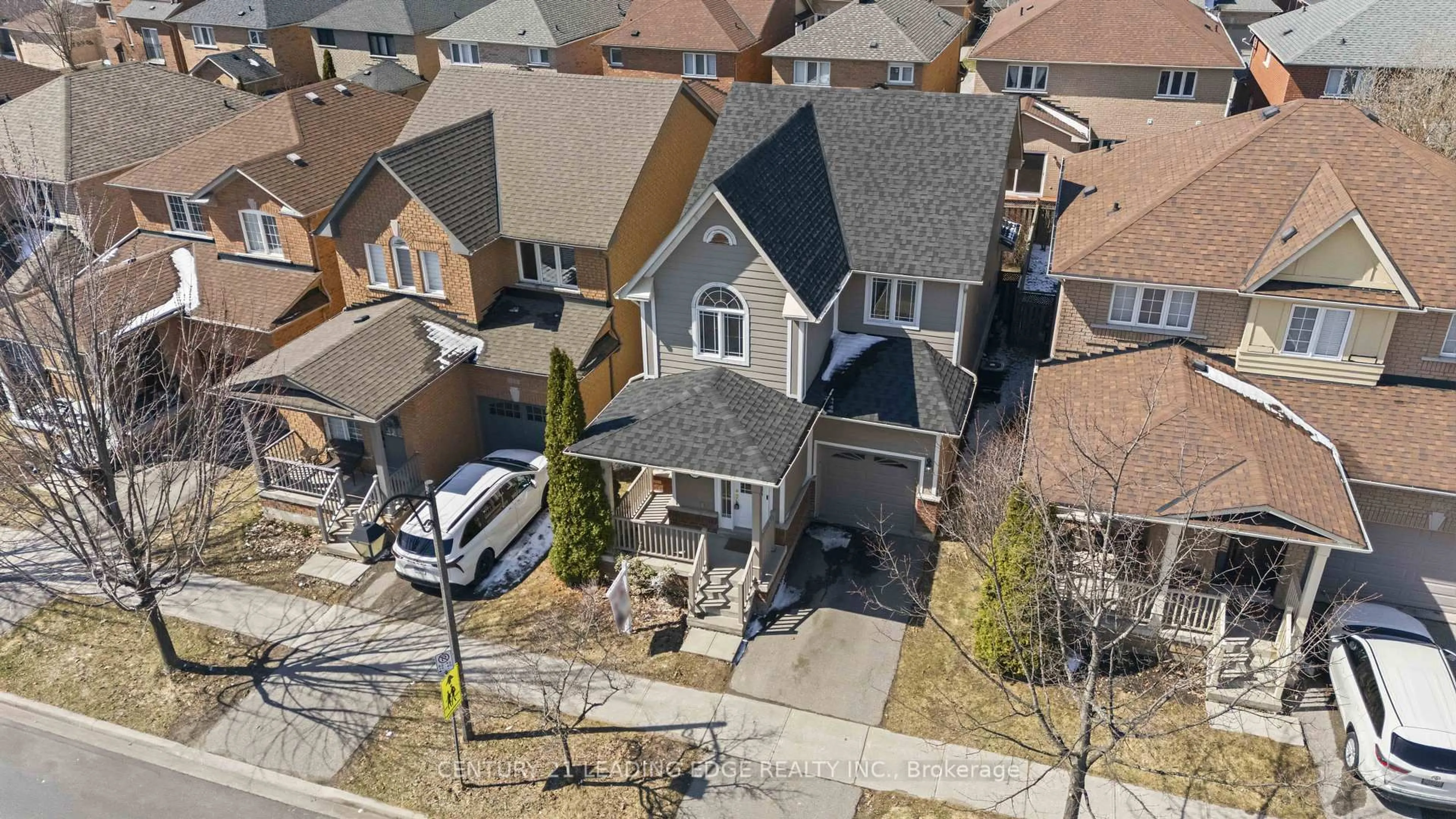 A pic from outside/outdoor area/front of a property/back of a property/a pic from drone, street for 114 ALFRED PATERSON Dr, Markham Ontario L6E 1L5