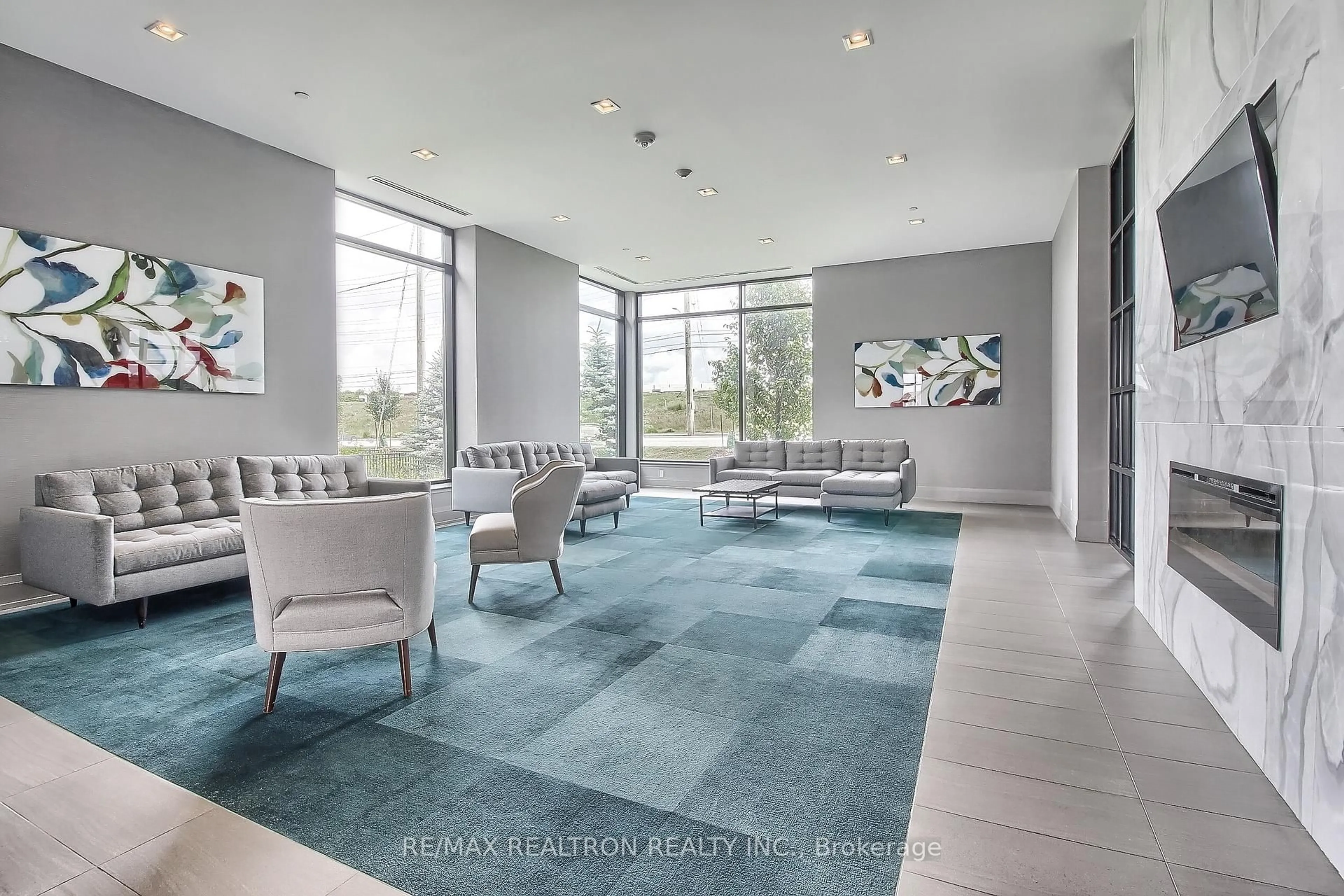 Indoor foyer for 555 William Graham Dr #242, Aurora Ontario L4G 7C4