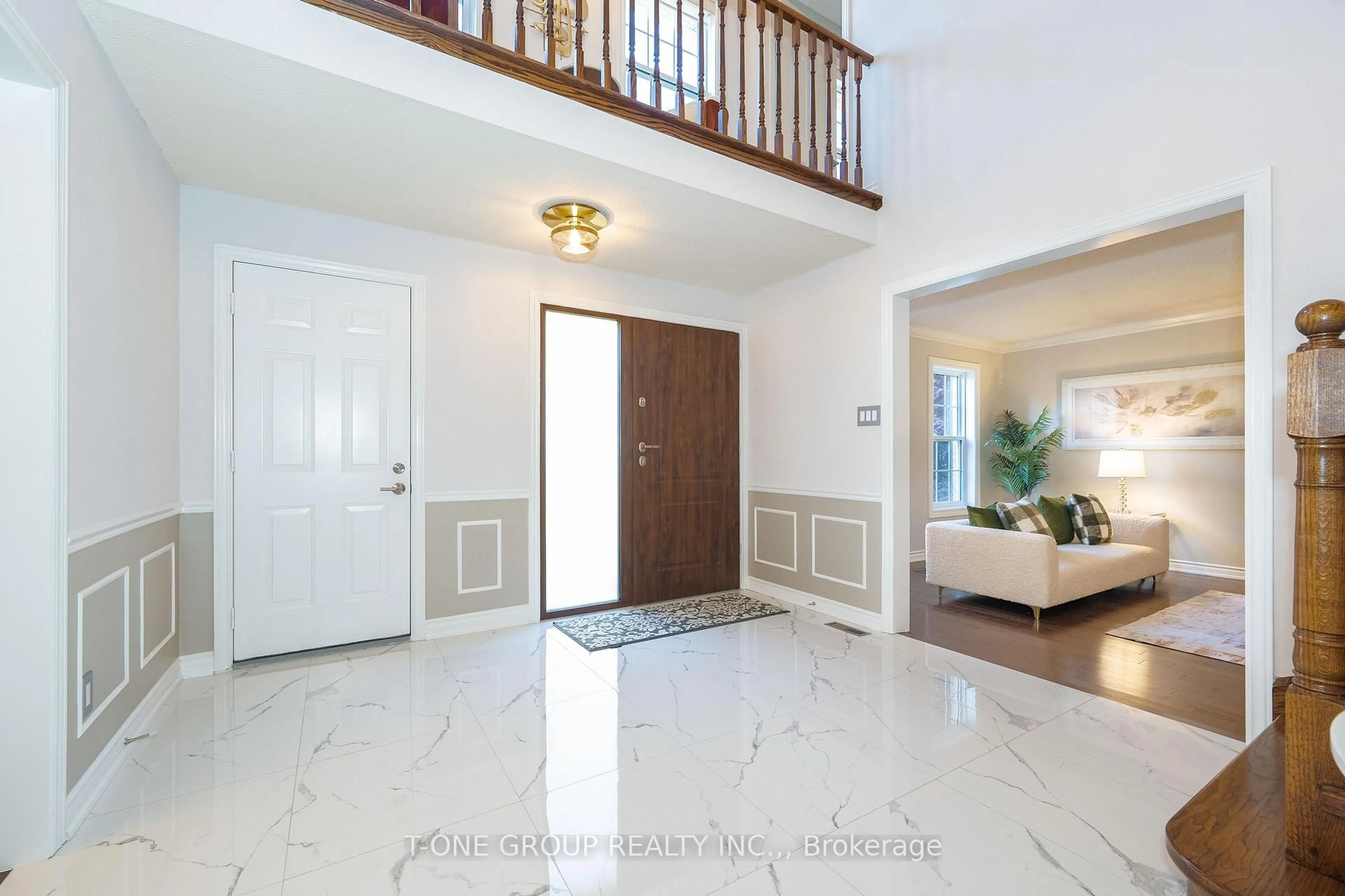 Indoor entryway for 124 Aitken Circ, Markham Ontario L3R 7L8