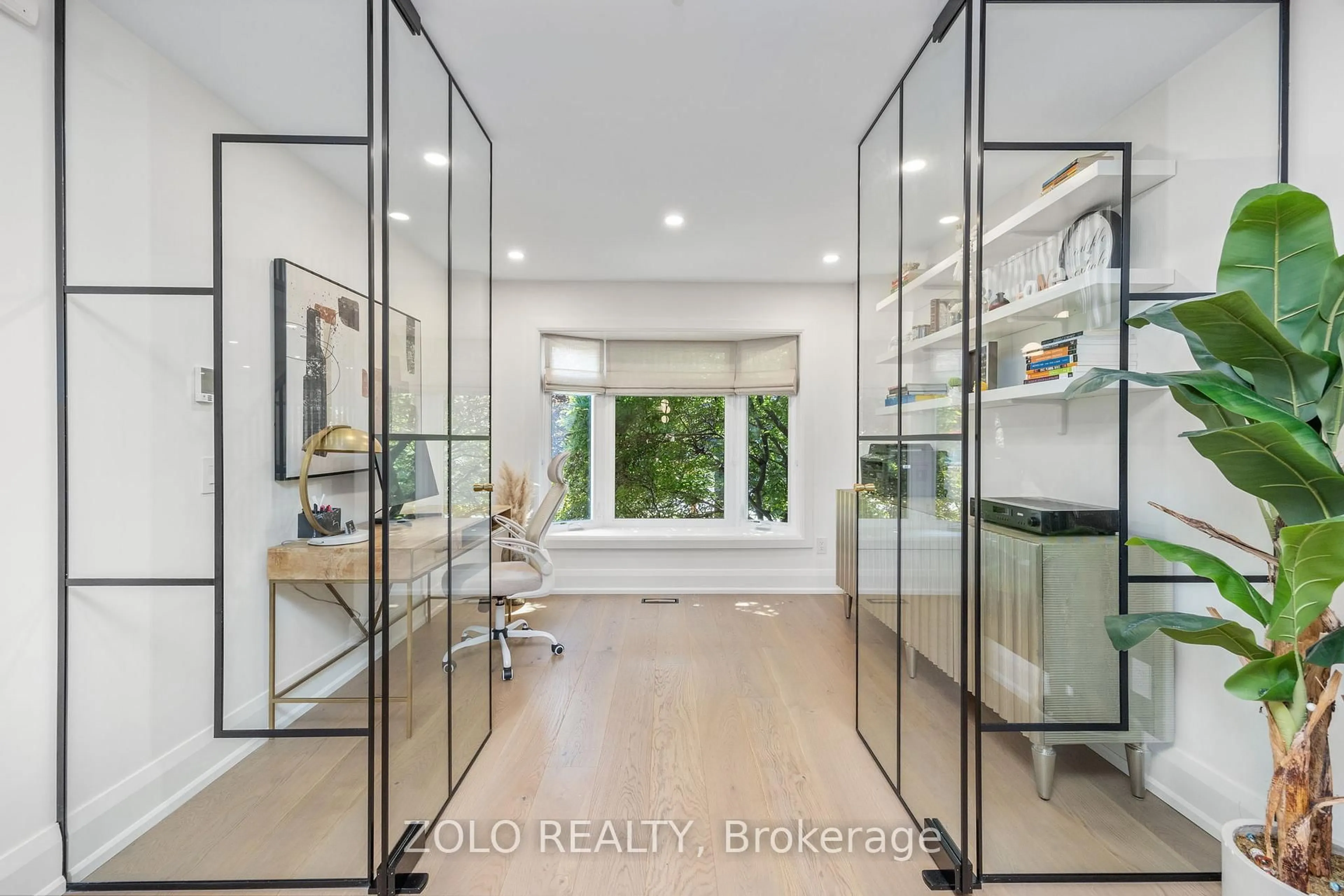 Indoor entryway for 473 Keith Ave, Newmarket Ontario L3X 1V5