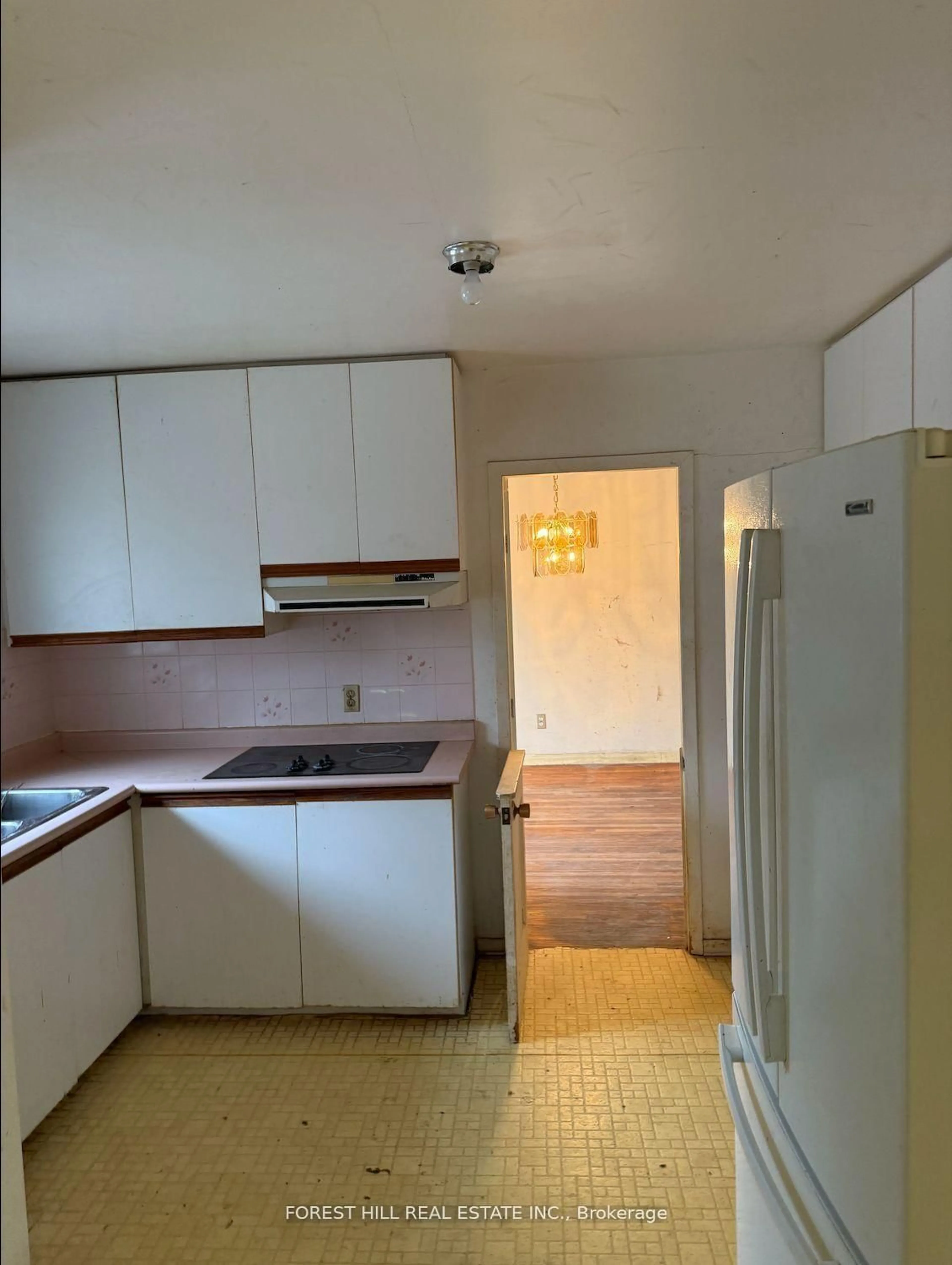Standard kitchen, unknown for 176 May Ave, Richmond Hill Ontario L4C 3S6