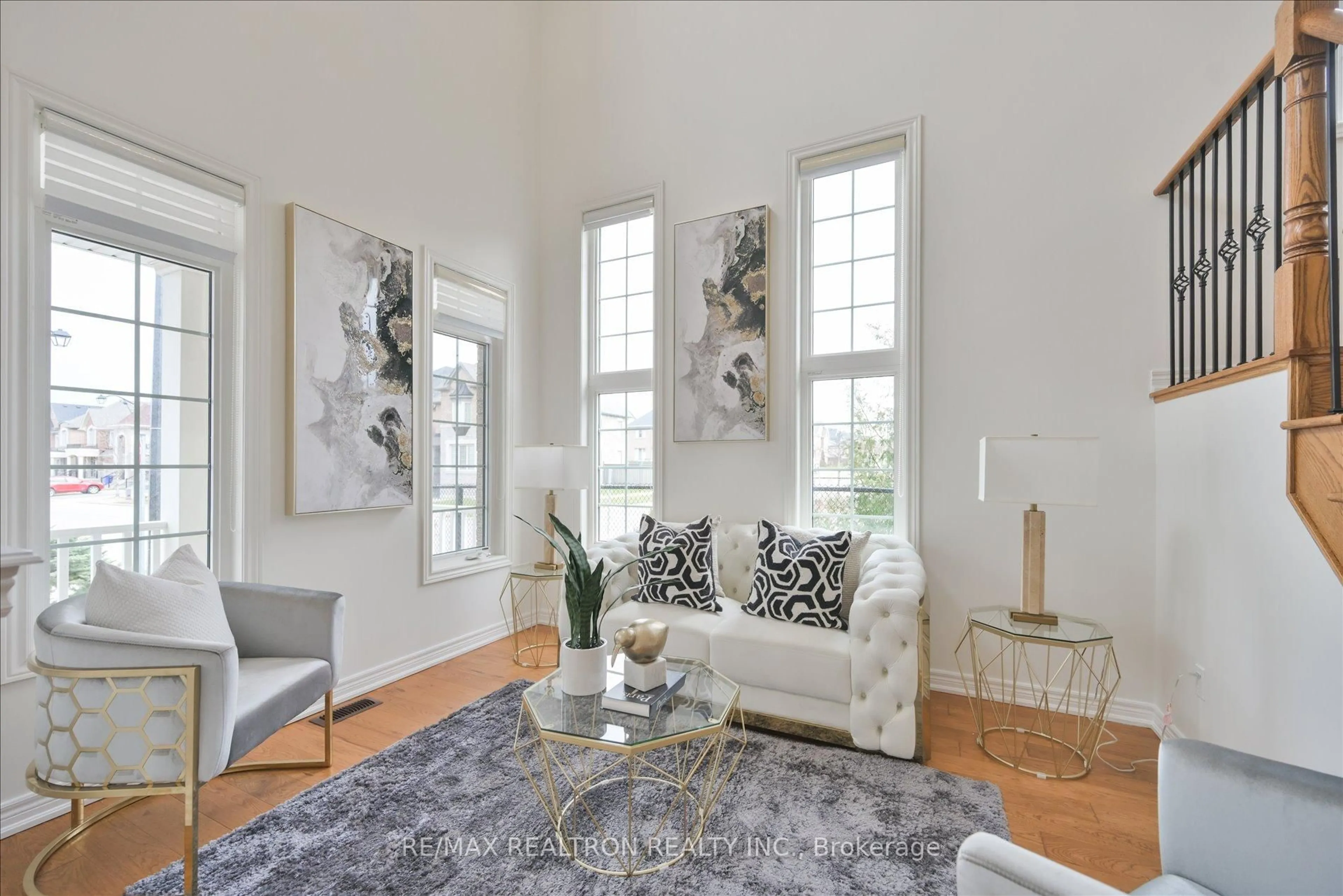 Living room with furniture, unknown for 150 Crane St, Aurora Ontario L4G 0W2