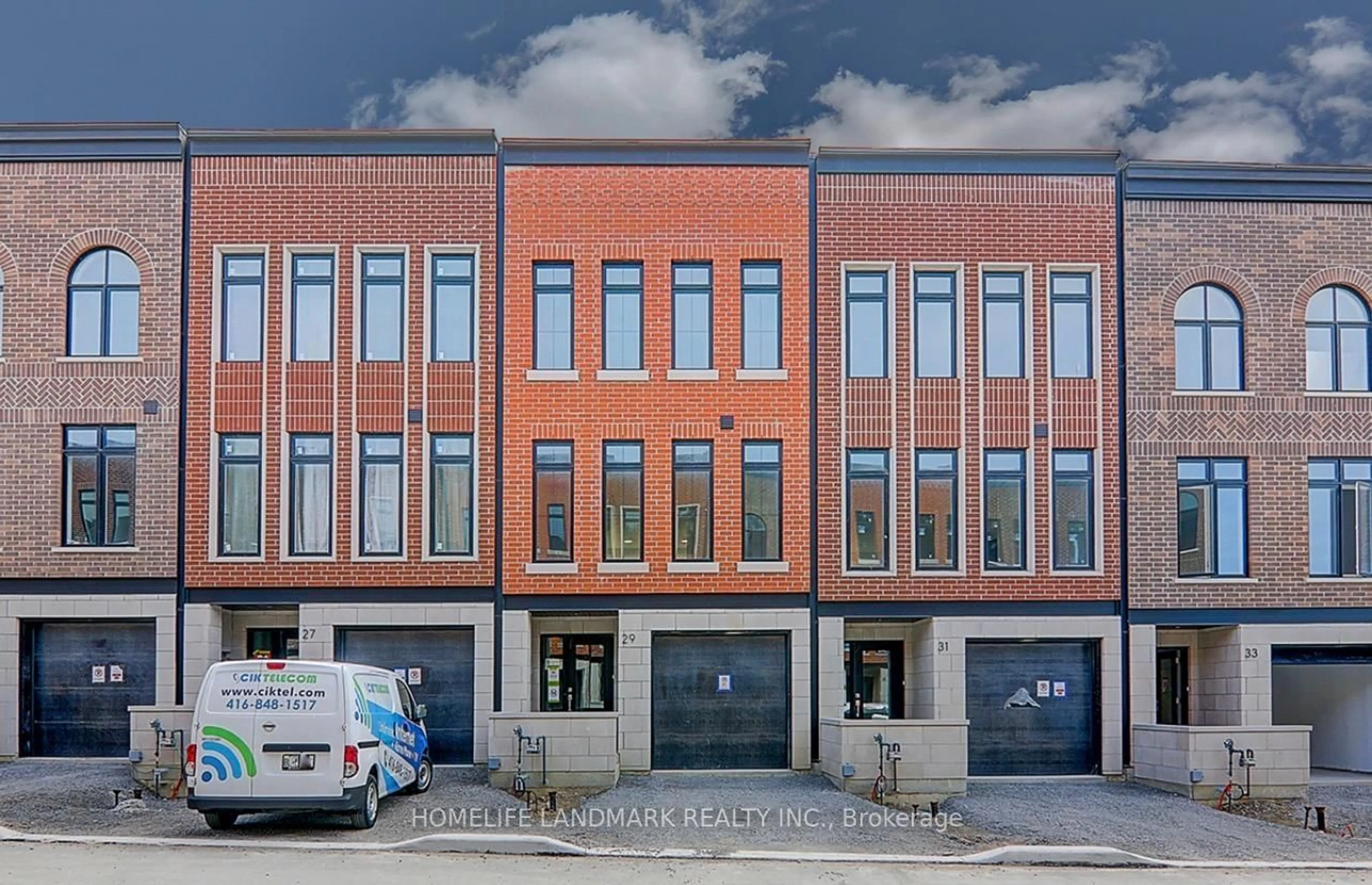 Unknown for 27 Chestnut Crt, Aurora Ontario L4G 4A4