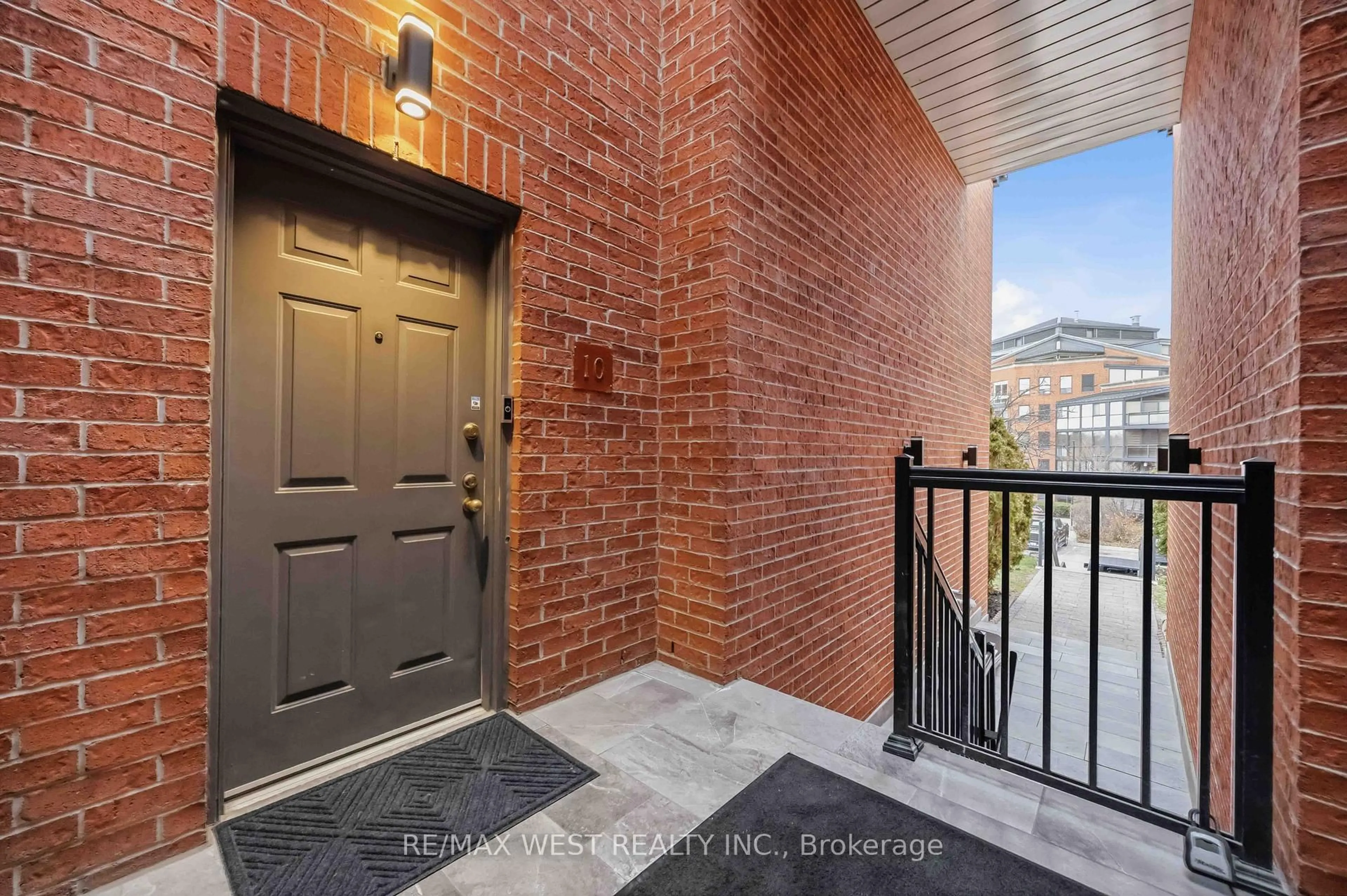 Unknown for 100 Arbors Lane #TH #10, Vaughan Ontario L4L 7G4