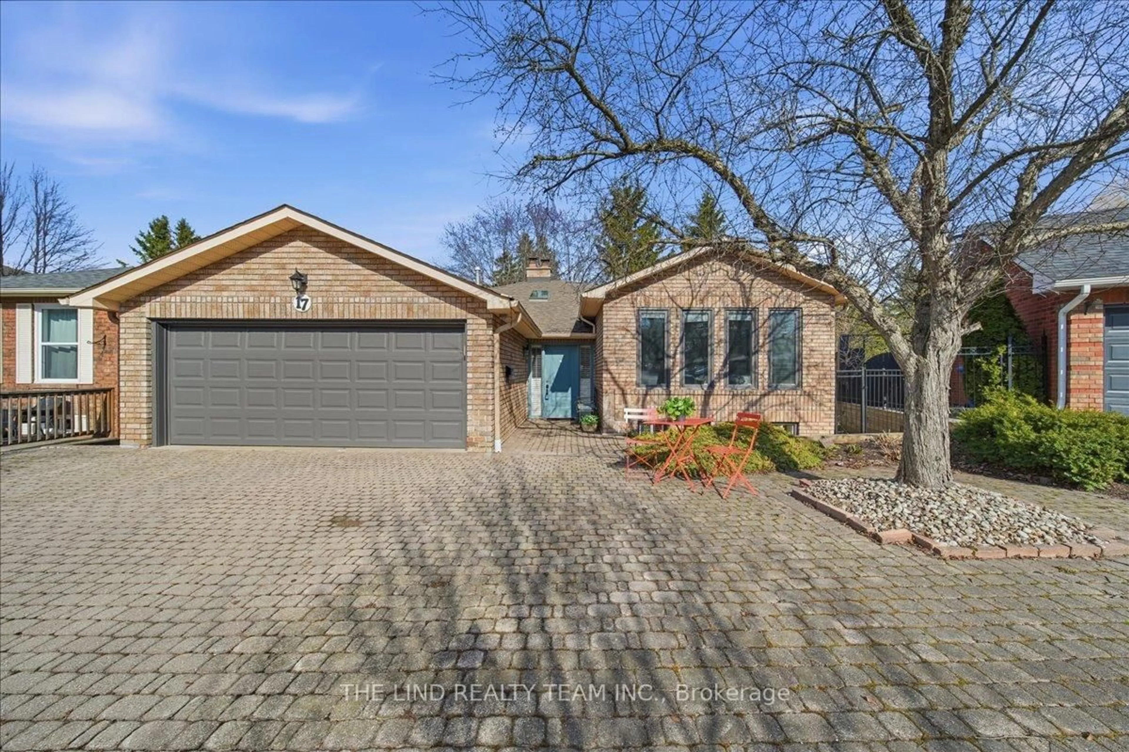 Home with brick exterior material, street for 17 April Gdns, Aurora Ontario L4G 4R7