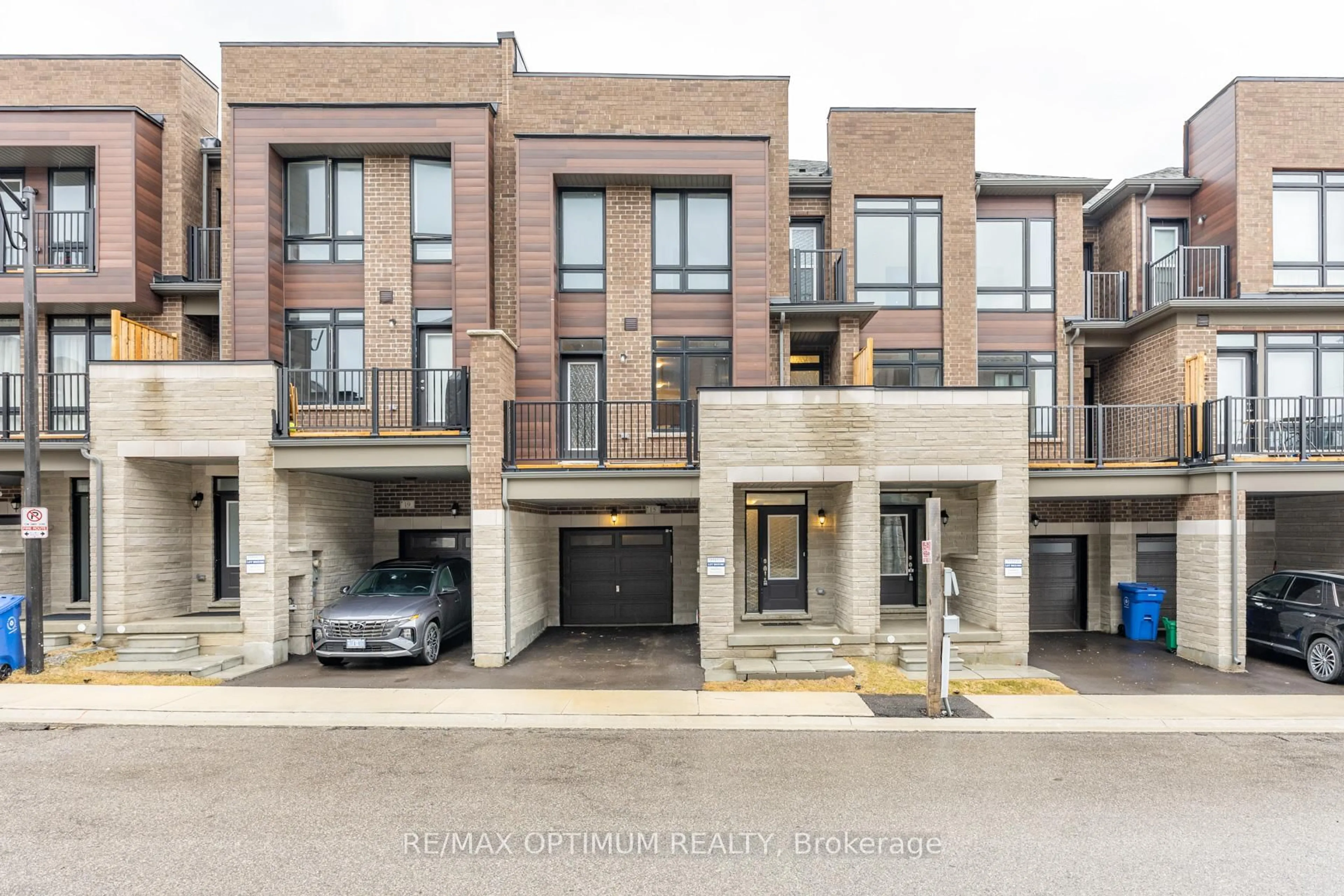 Unknown for 15 Gunton St, Aurora Ontario L4G 4A9