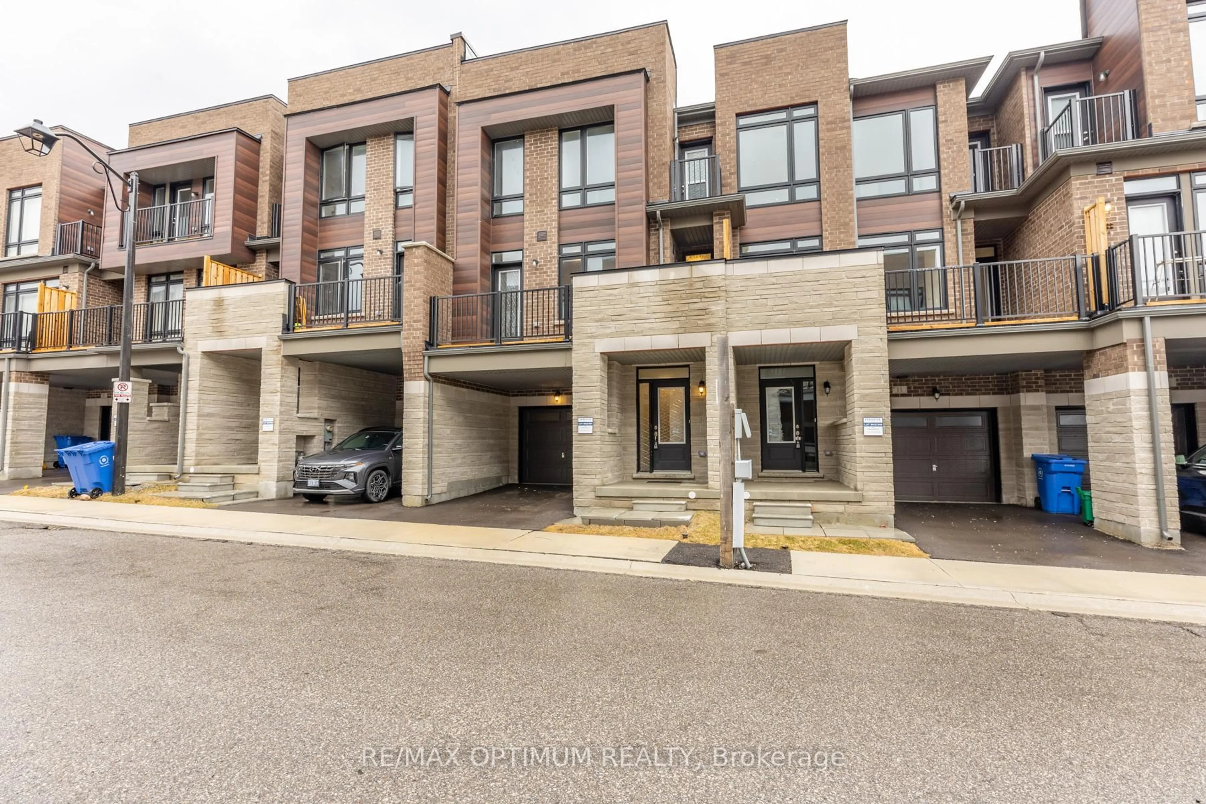 Unknown for 15 Gunton St, Aurora Ontario L4G 4A9