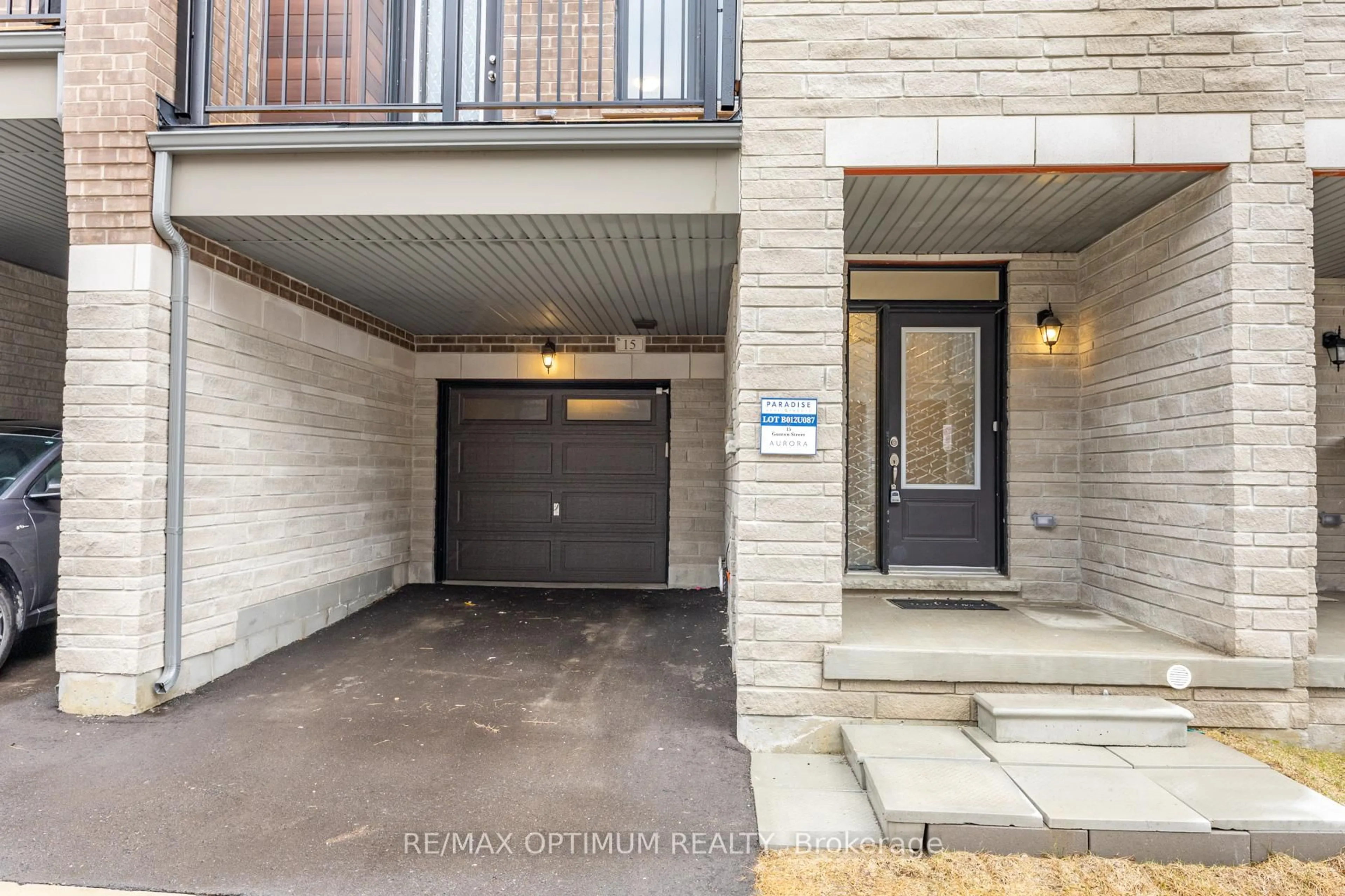 Indoor entryway for 15 Gunton St, Aurora Ontario L4G 4A9
