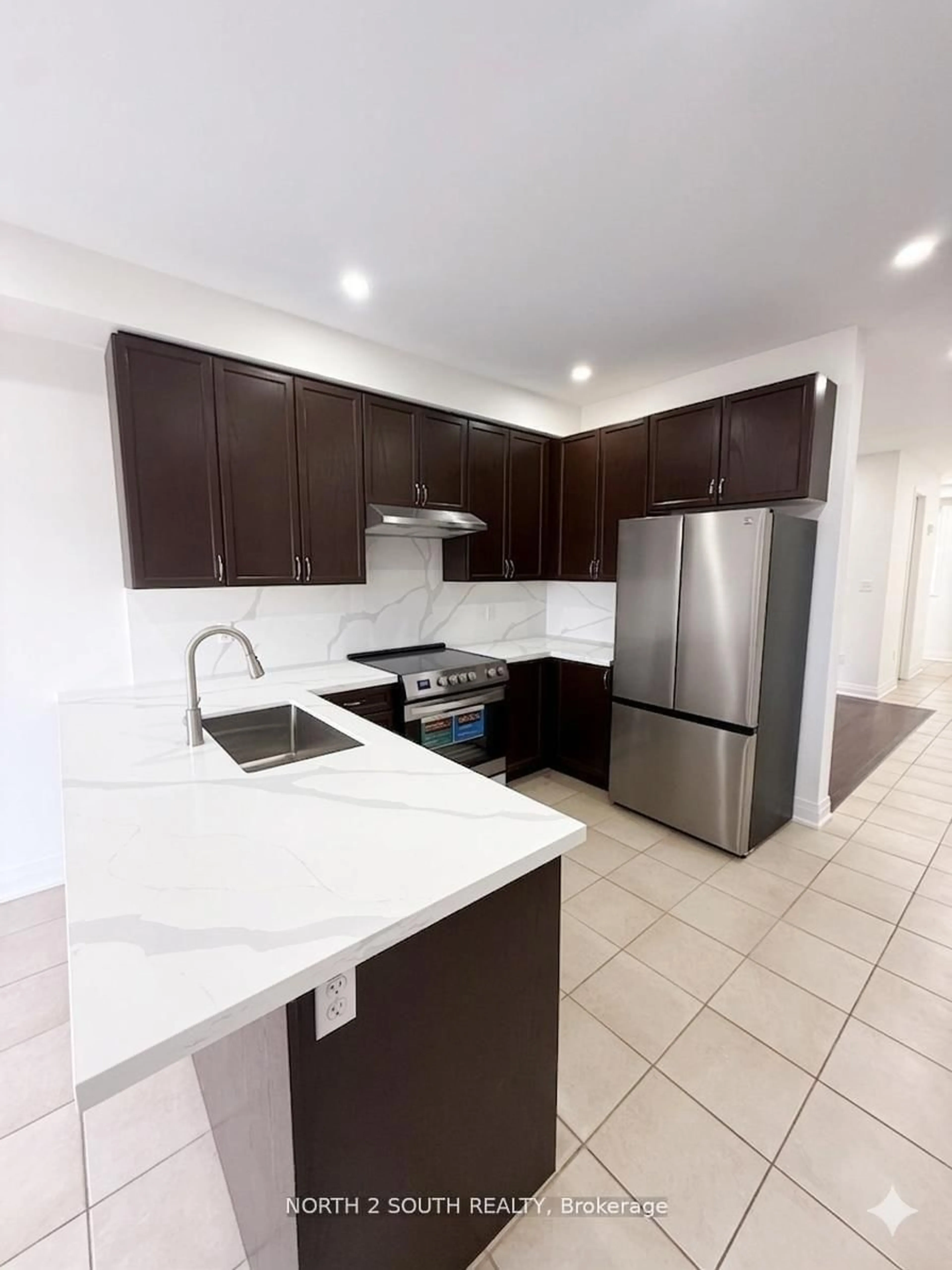 Standard kitchen, ceramic/tile floor for 2271 Whitewood Cres, Innisfil Ontario L9S 2B1