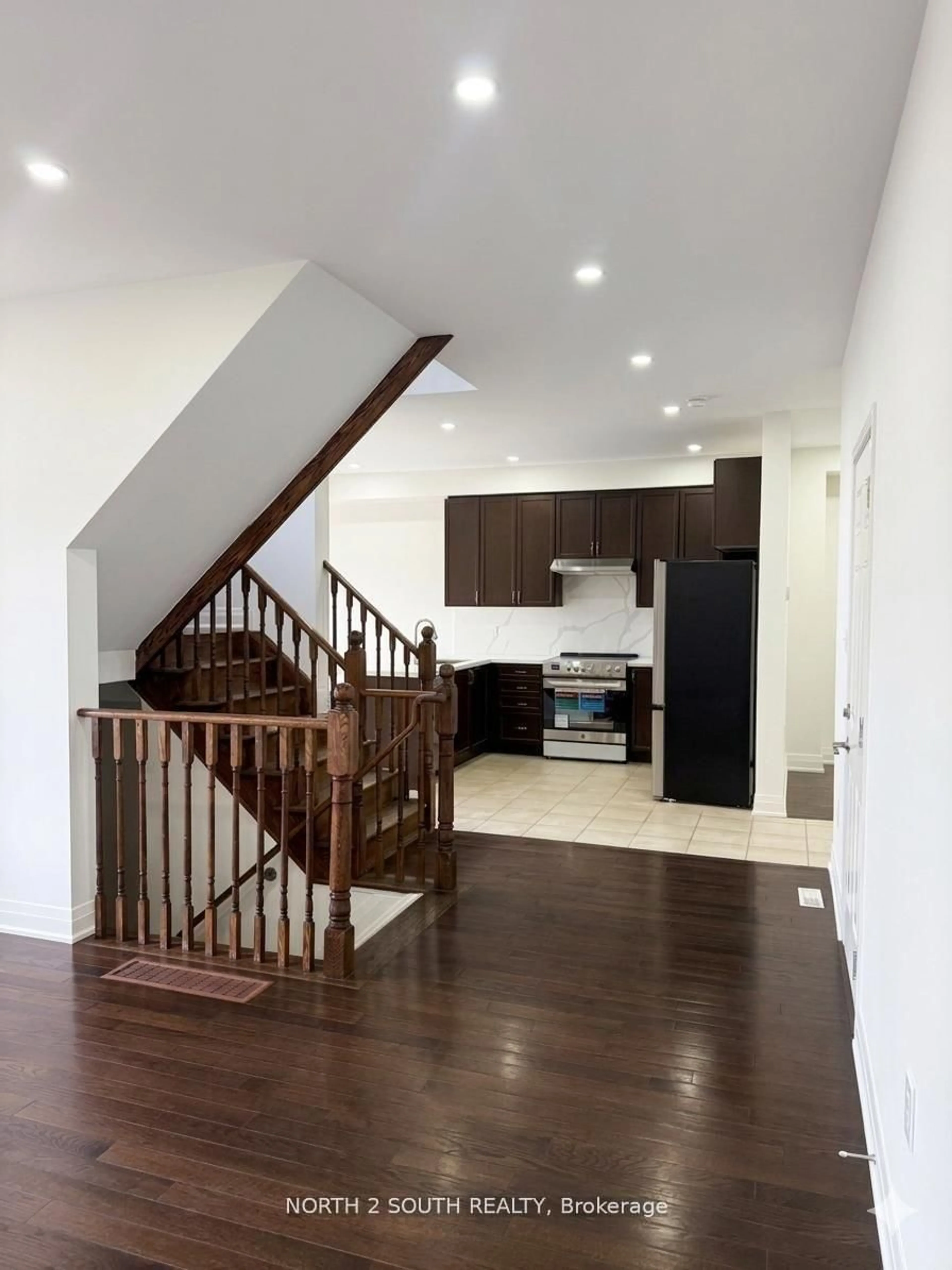 Unknown for 2271 Whitewood Cres, Innisfil Ontario L9S 2B1