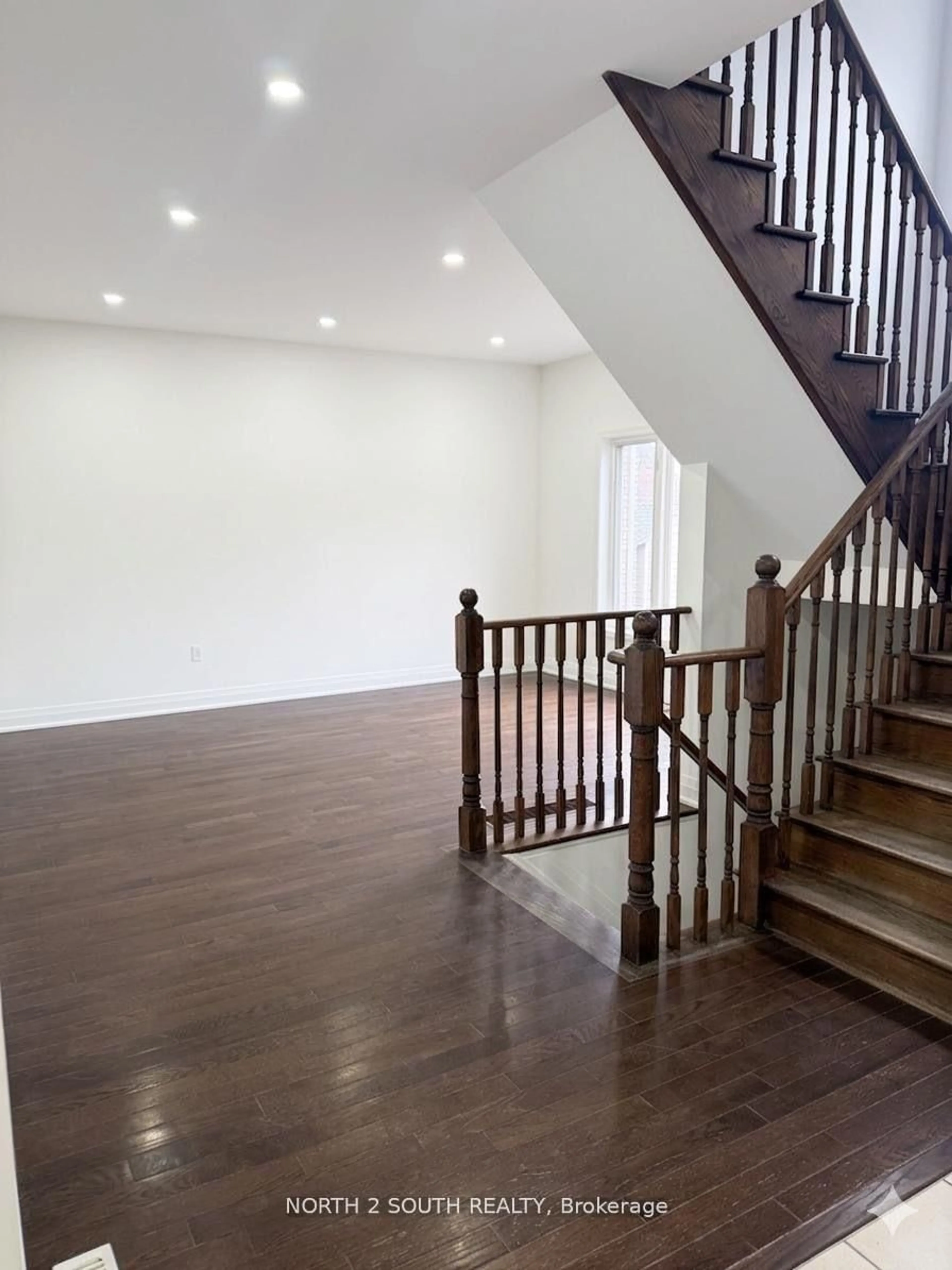 Unknown for 2271 Whitewood Cres, Innisfil Ontario L9S 2B1