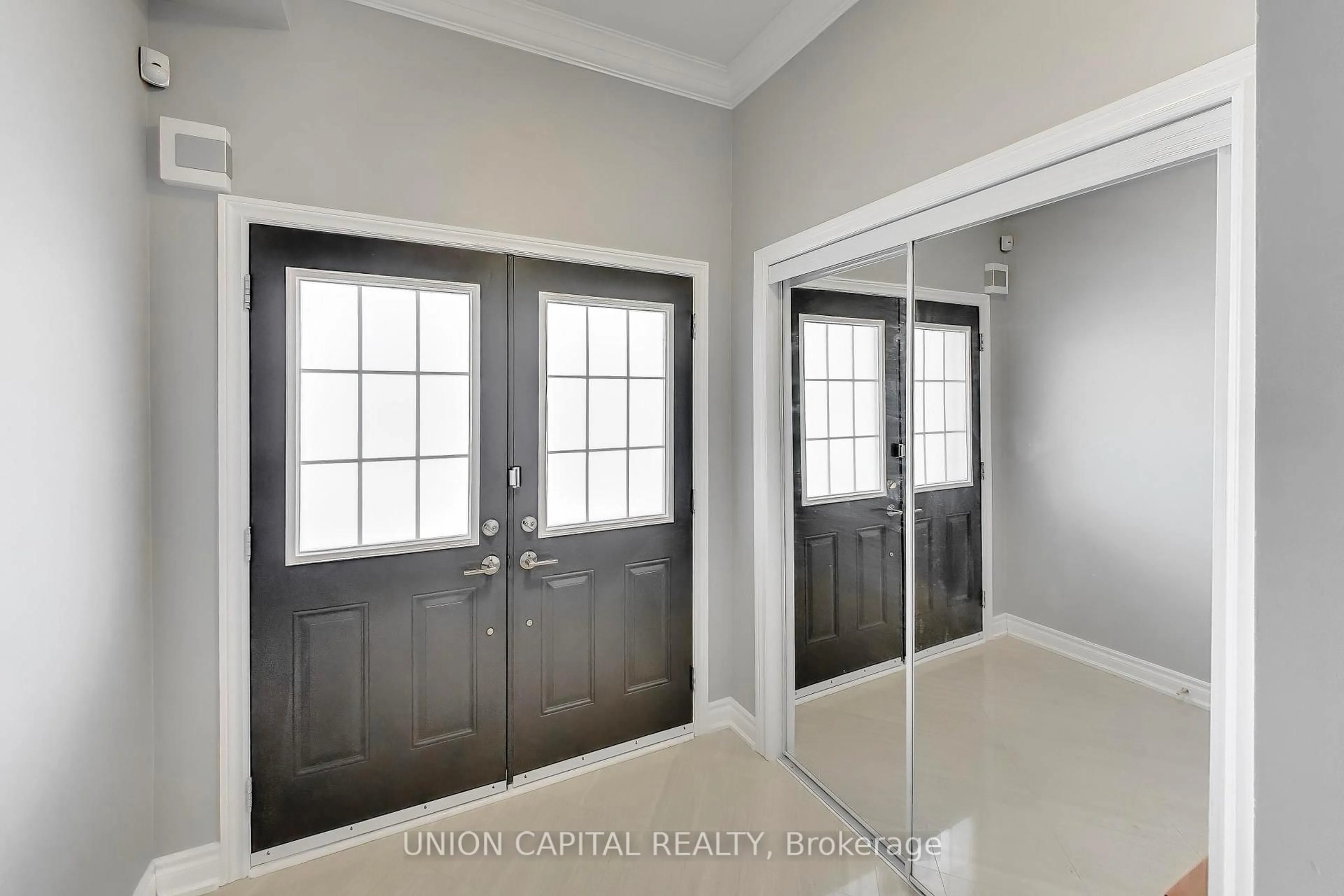 Indoor entryway for 67 Win Timbers Cres, Whitchurch-Stouffville Ontario L4A 0Y9