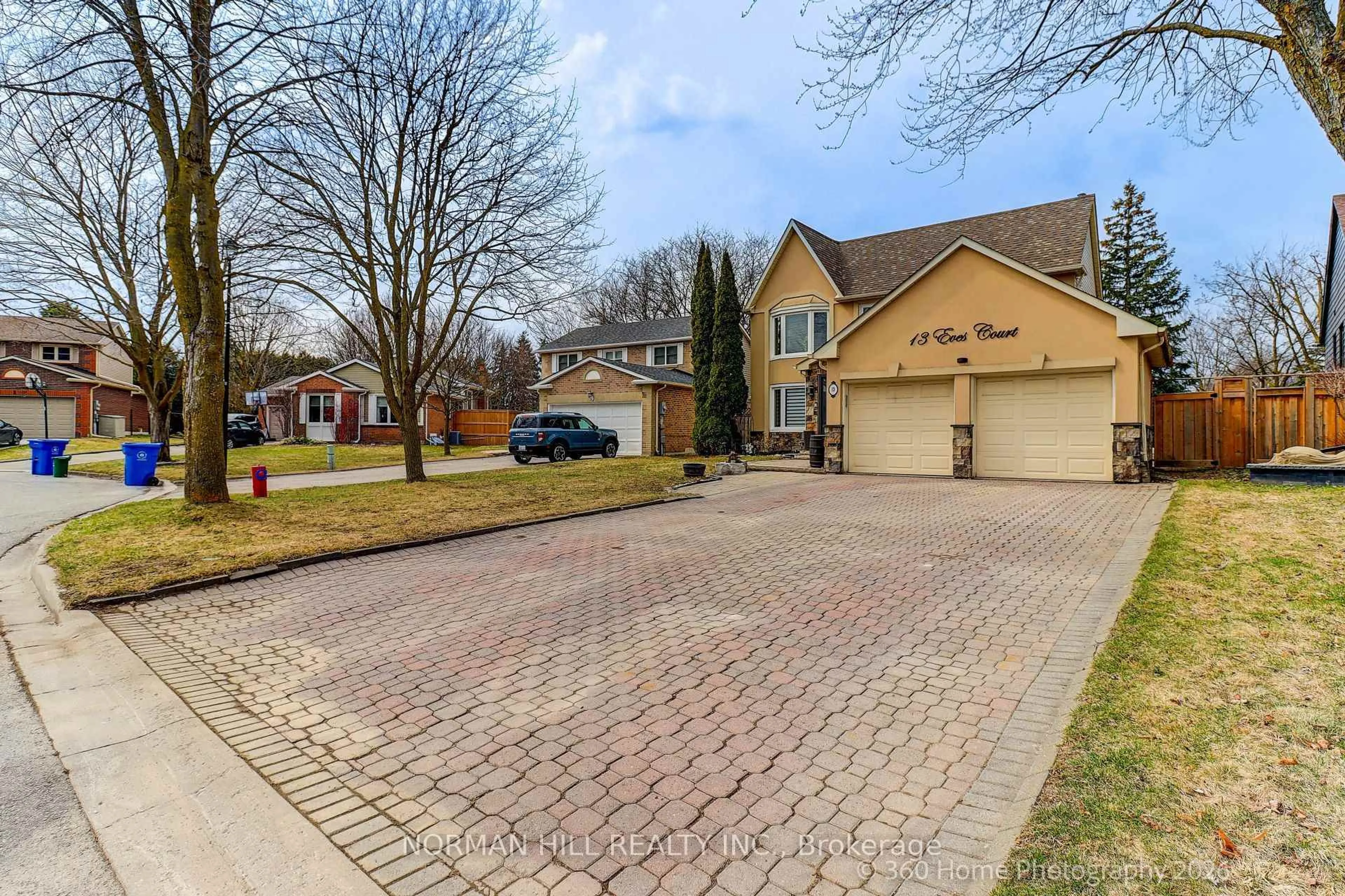 Home with brick exterior material, street for 13 Eves Crt, Newmarket Ontario L3Y 7P8