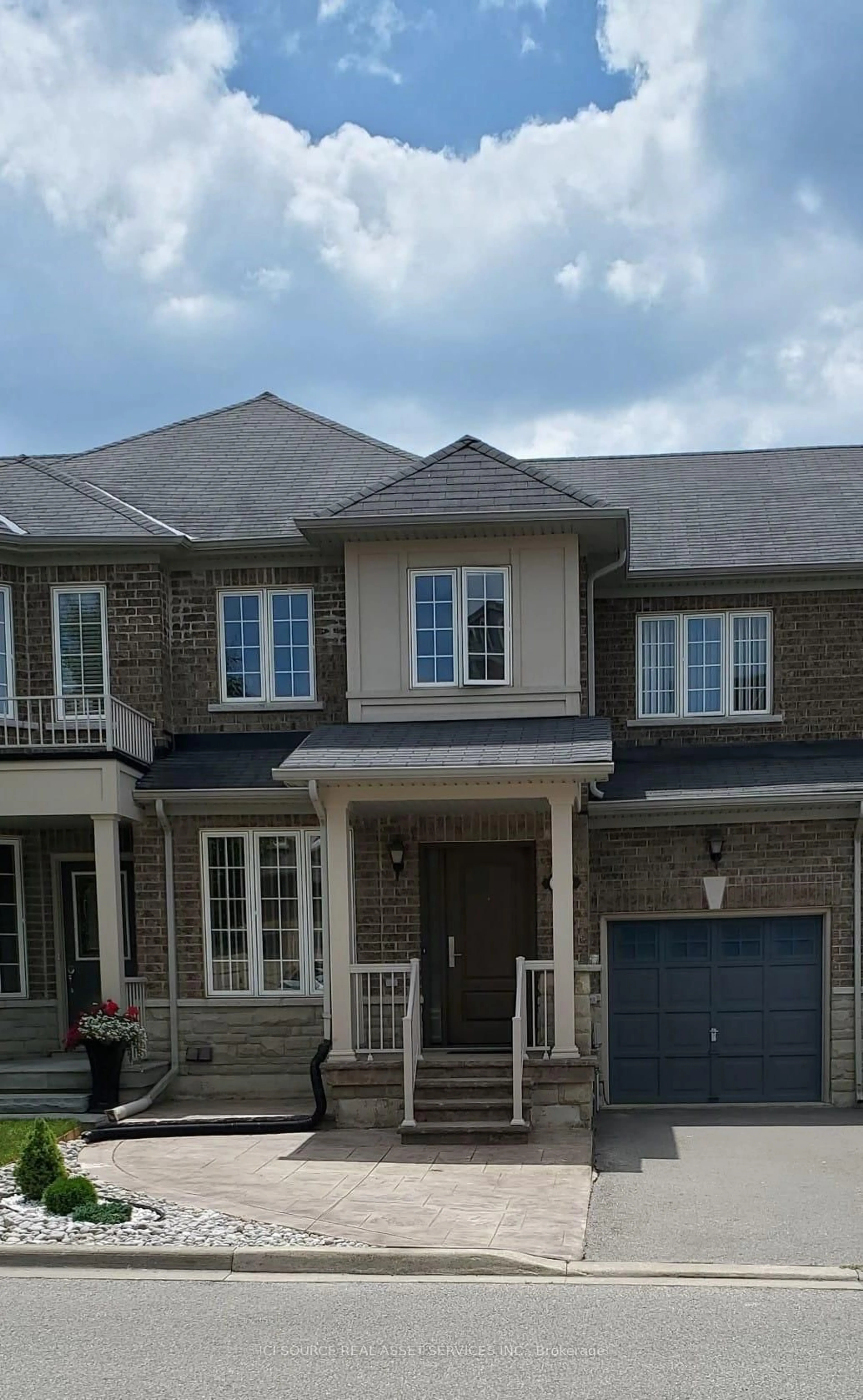 Home with brick exterior material, street for 11 Levellands Cres, Richmond Hill Ontario L4B 0A5