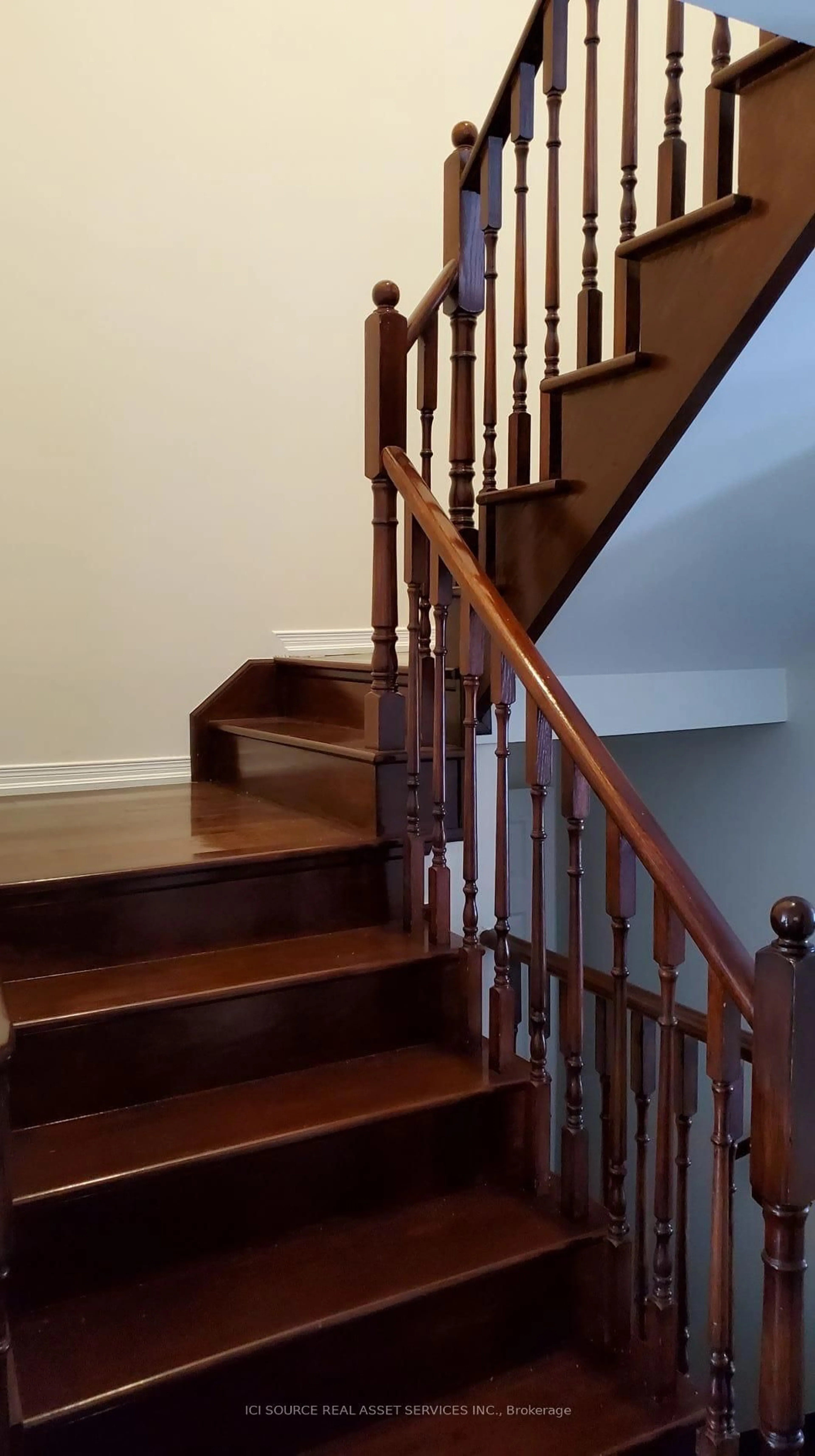 Stairs for 11 Levellands Cres, Richmond Hill Ontario L4B 0A5
