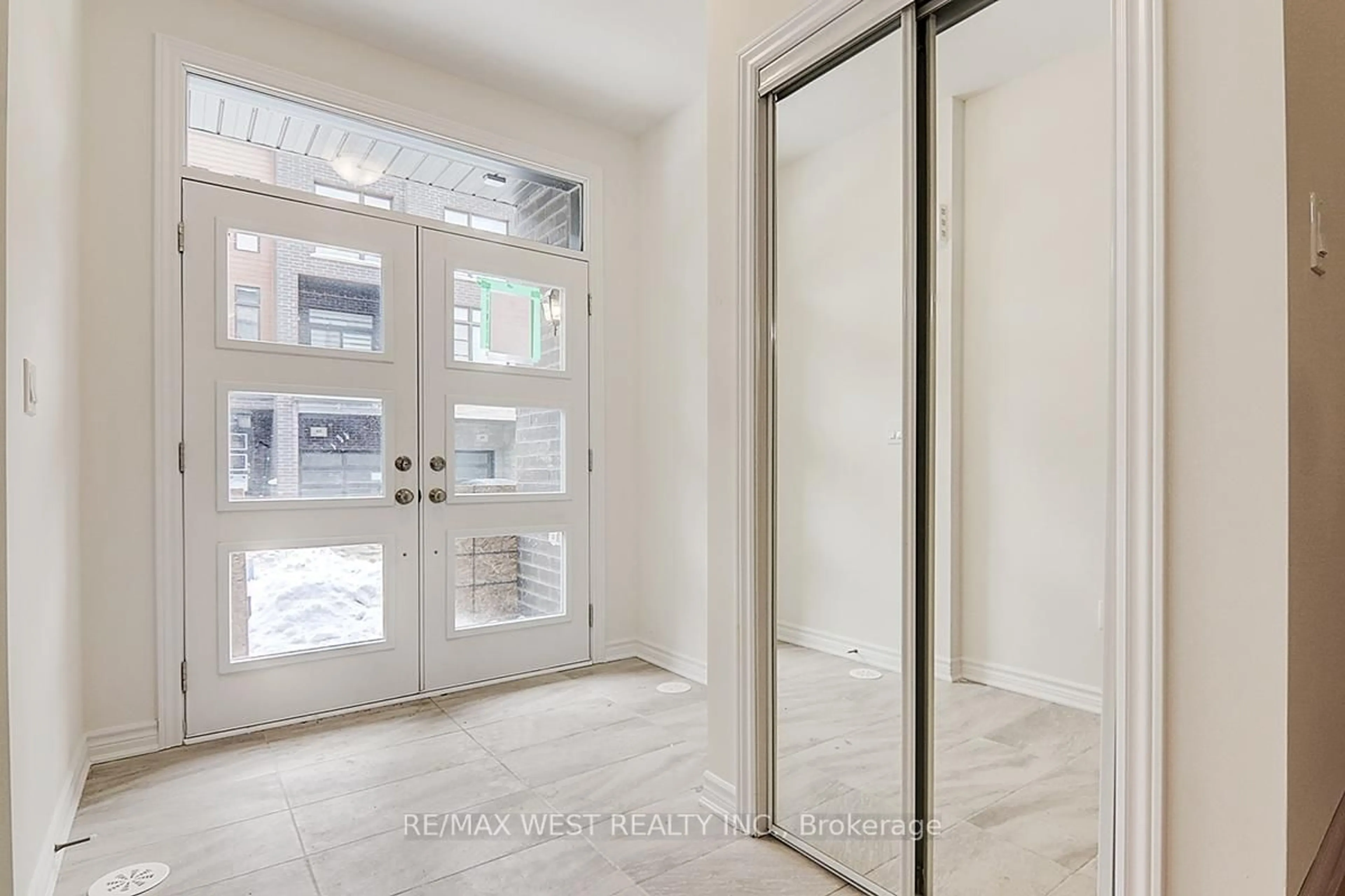 Indoor entryway for 42 Quilico Rd, Vaughan Ontario L4H 5G9