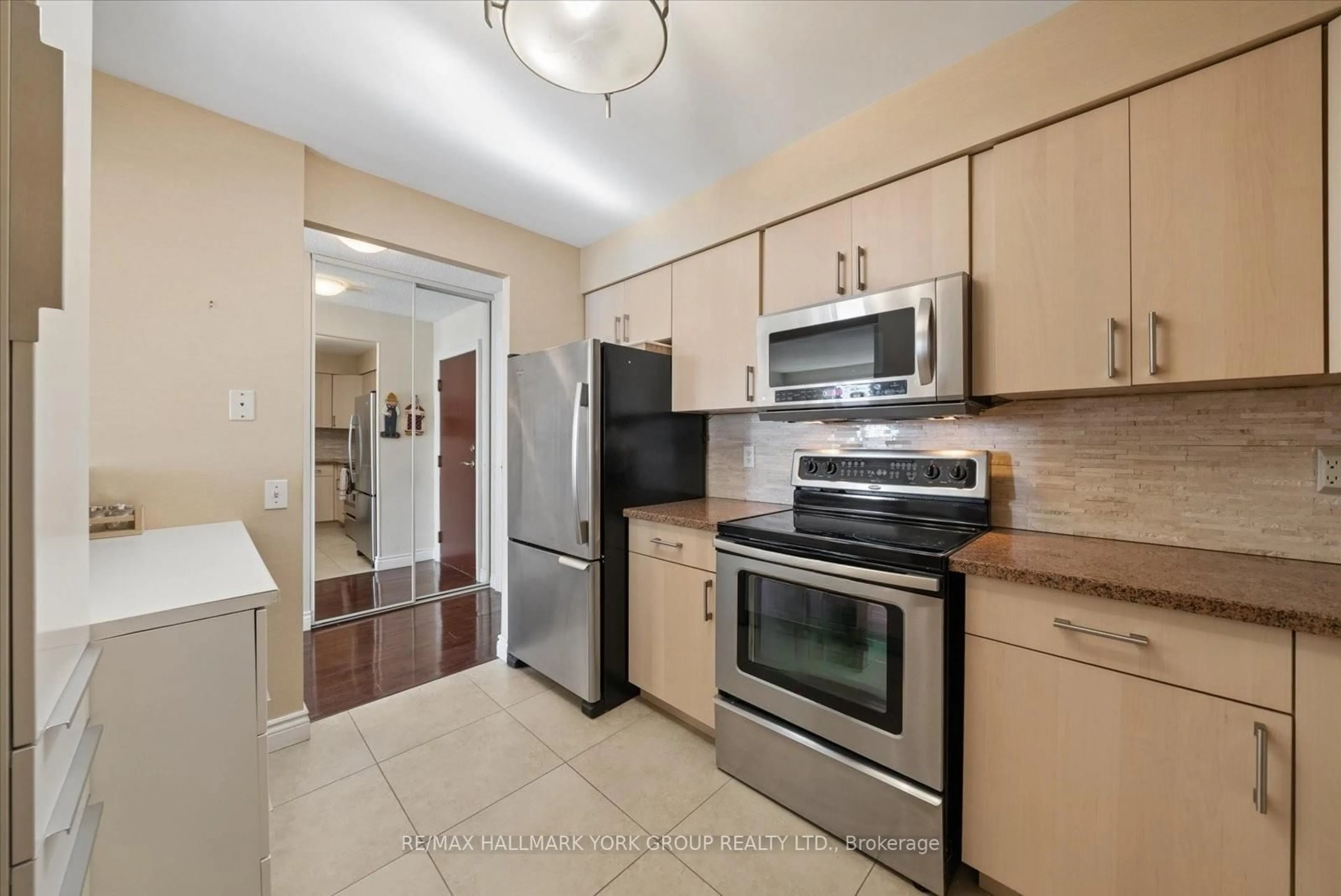 Standard kitchen, unknown for 81 Townsgate Dr #512, Vaughan Ontario L4J 8E6